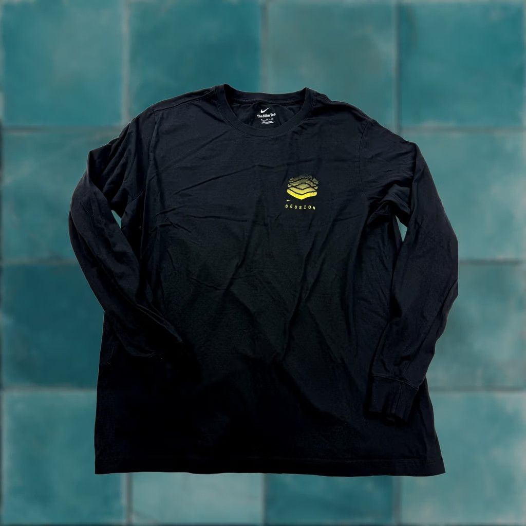 Nike Nike Shirt Mens XL Black Long Sleeve Session Graphic Tee Tagless Cotton Size US XL / EU 56 / 4 - 1 Thumbnail