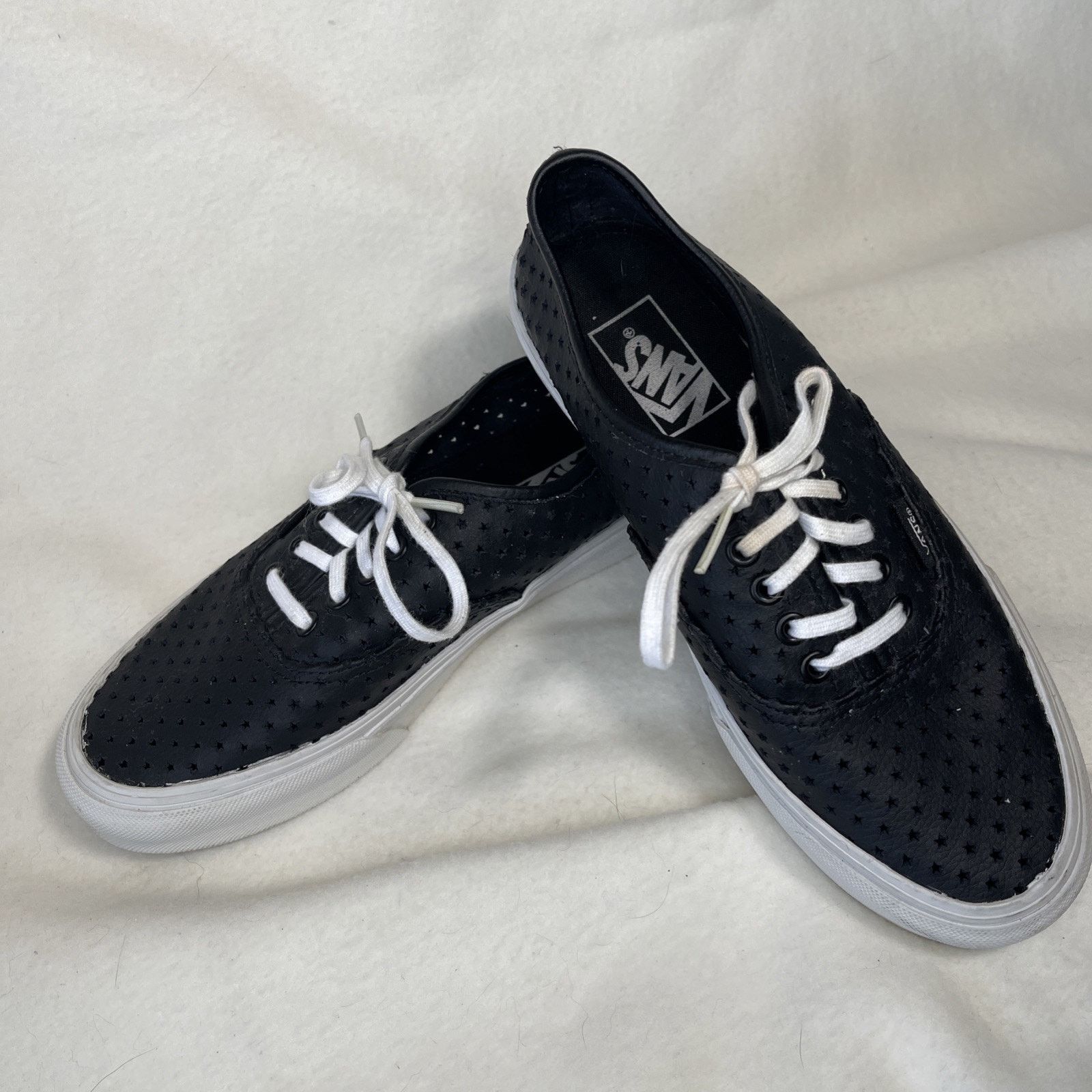 Vans Vans Authentic Perforate Leather Skate Shoes Women’sSz 7.5 Size US 6 / IT 36 - 1 Thumbnail