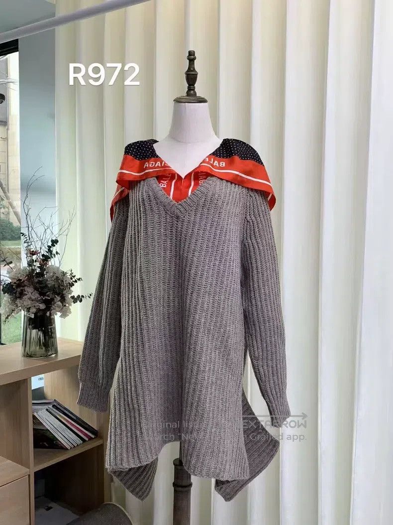 Balenciaga Balenciaga Scarf Logo Collar Knit Sweater, Size 36 Size XS / US 0-2 / IT 36-38 - 1 Thumbnail