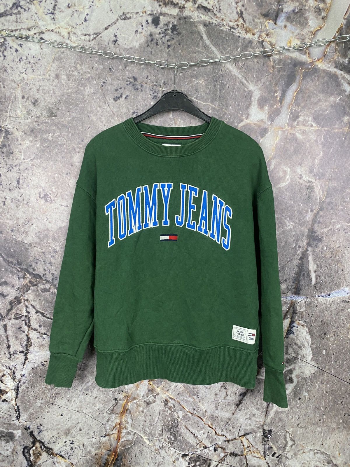 Tommy Hilfiger × Vintage Men’s Tommy Hilfiger Sweatshirt Streetwear Size Large Size US L / EU 52-54 / 3 - 1 Thumbnail