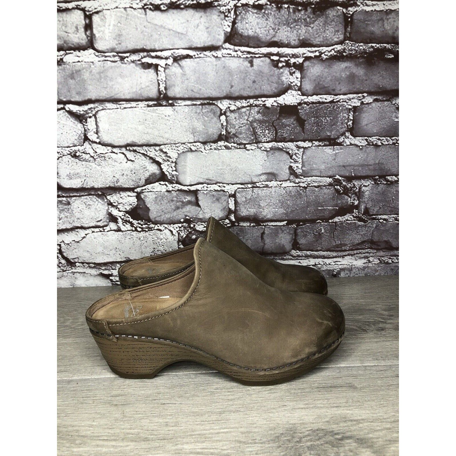 Other Dansko Brown Leather Round Toe Mule Pumps Heel Clogs Shoes Size US 6 / IT 36 - 3 Thumbnail