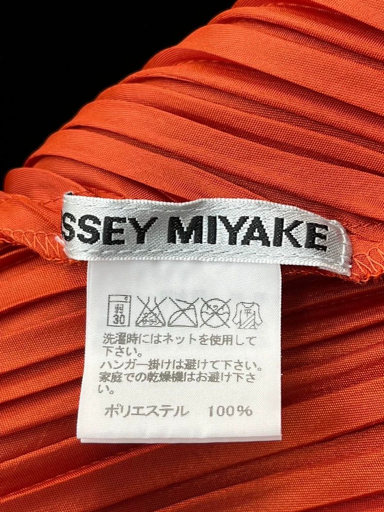 Issey Miyake Issey Miyake size:2 Orange-red main line deep V sea urchin Size S / US 4 / IT 40 - 6 Thumbnail