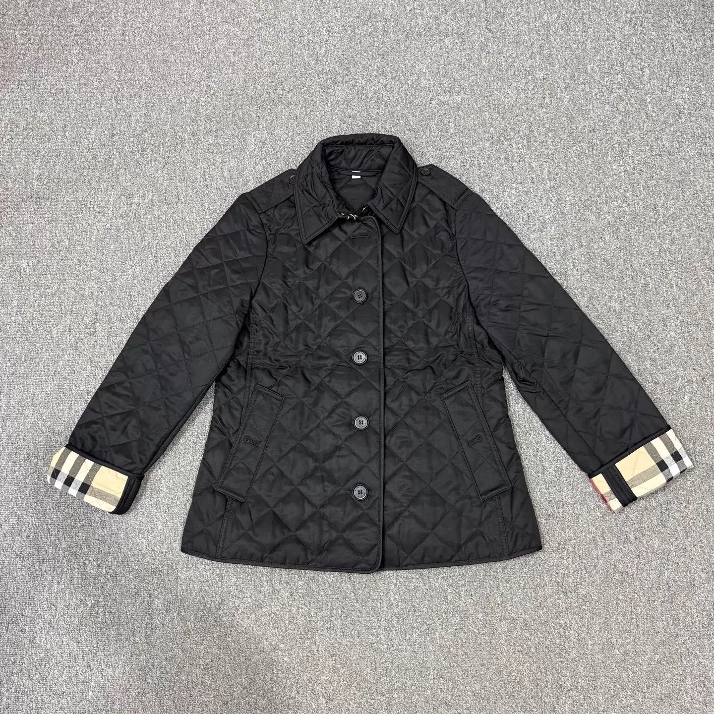 Burberry Burberry black diamond puffer jacket L Size L / US 10 / IT 46 - 1 Thumbnail