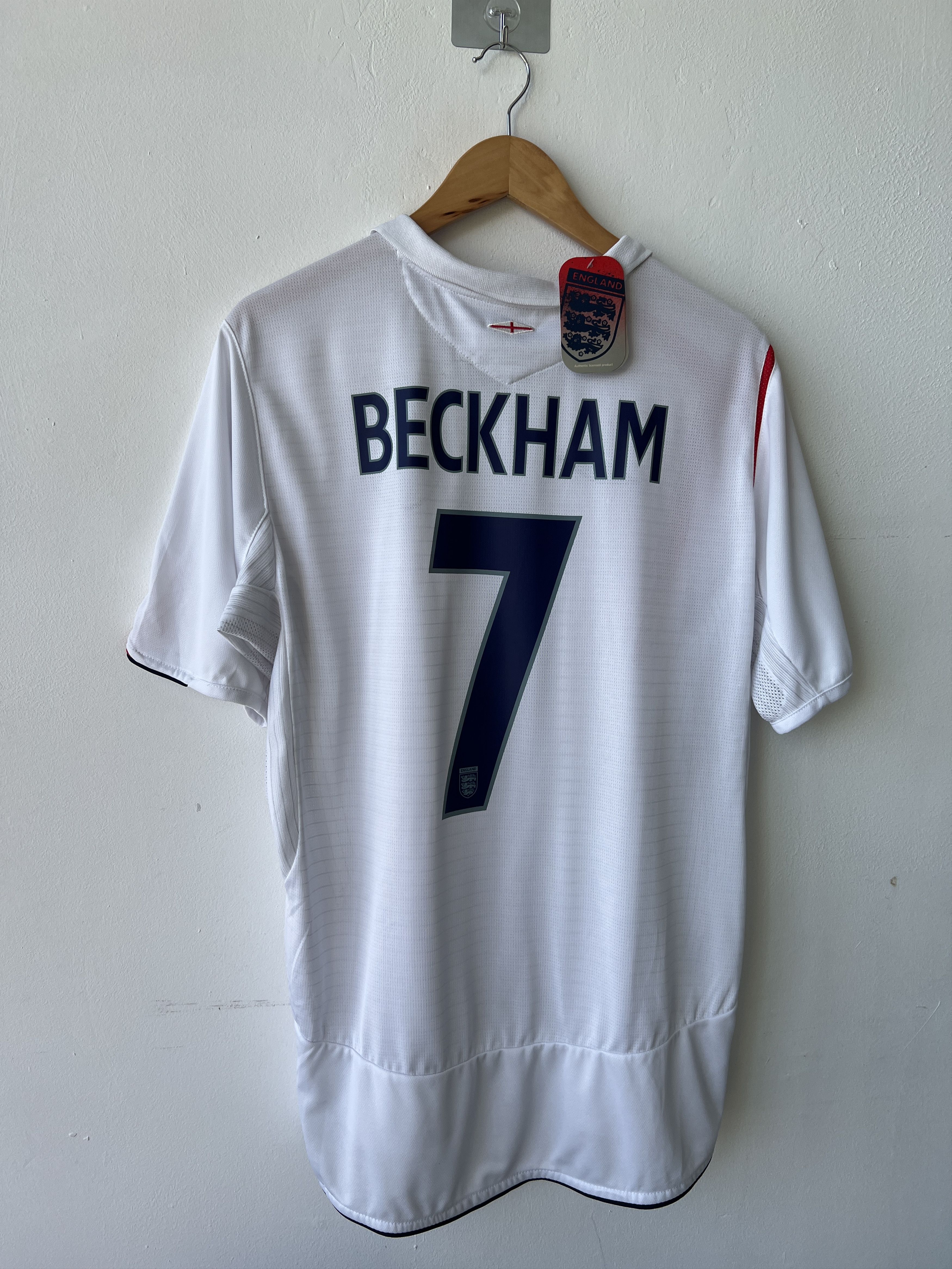 Umbro (L) England 2005-07 Home Kit Beckham #7 (NEW) Size US L / EU 52-54 / 3 - 8 Thumbnail