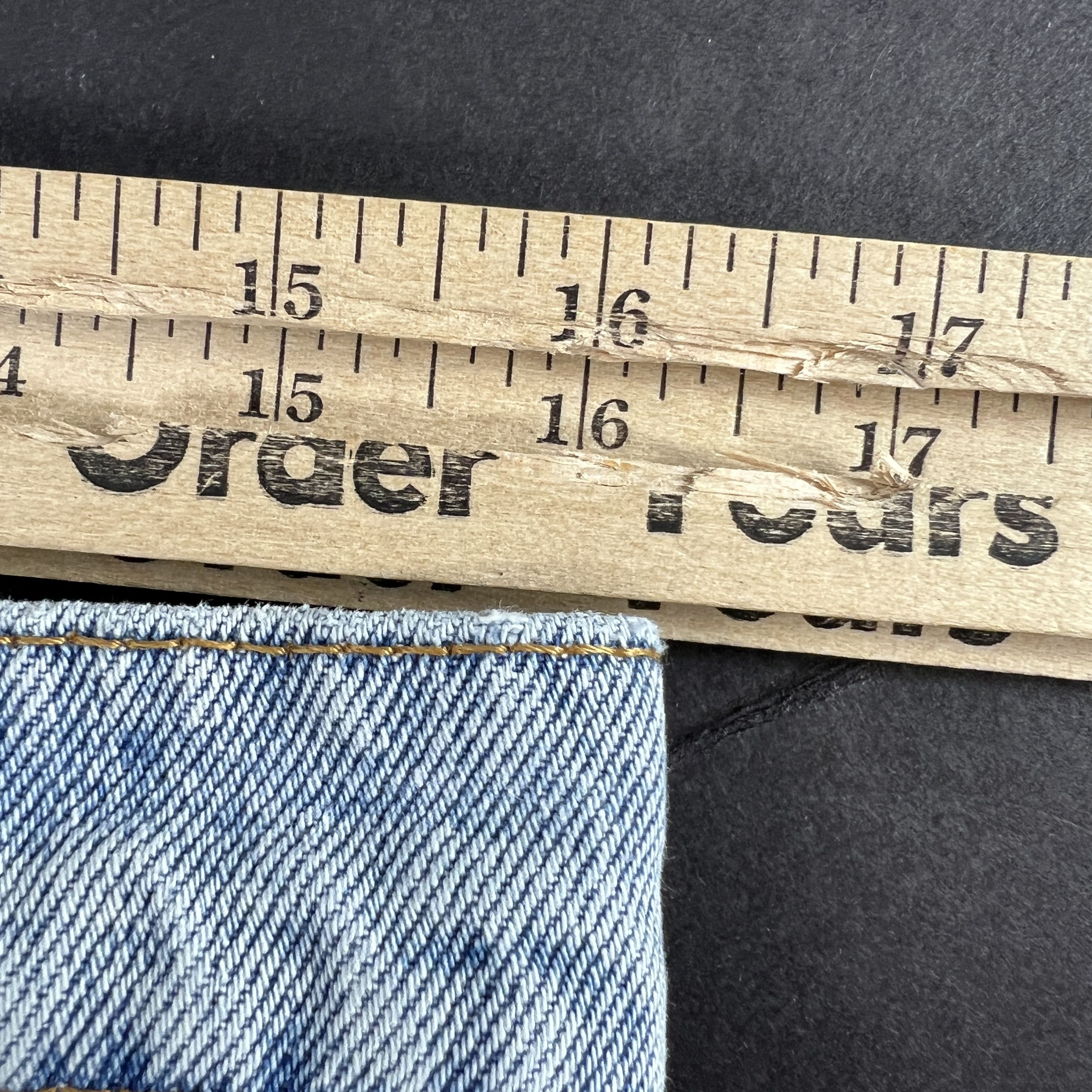 Levi's × Vintage VTG 90s Levi's Jeans 560 Loose Tapered Blue Distressed Denim Size US 32 / EU 48 - 24 Thumbnail