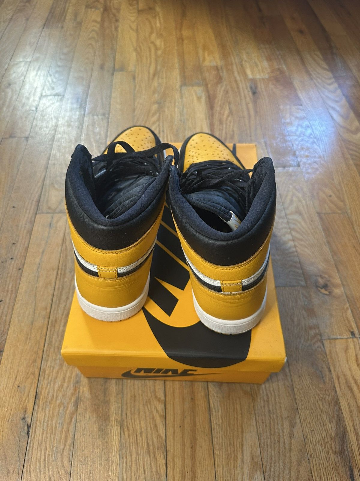 Jordan Brand AIR JORDAN 1 RETRO HIGH OG TAXI Size US 11 / EU 44 - 5 Thumbnail