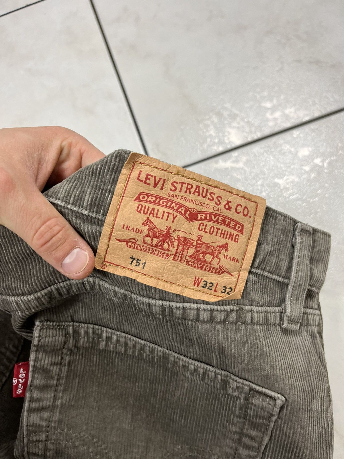 Levi's × Vintage Vintage Levi’s 751 corduroy velvet regular pants trousers Size US 32 / EU 48 - 19 Thumbnail