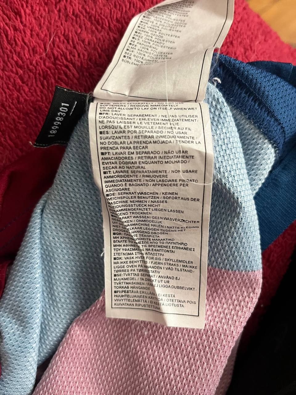 Nike football shirt Barcelona MESSI Size US M / EU 48-50 / 2 - 6 Thumbnail