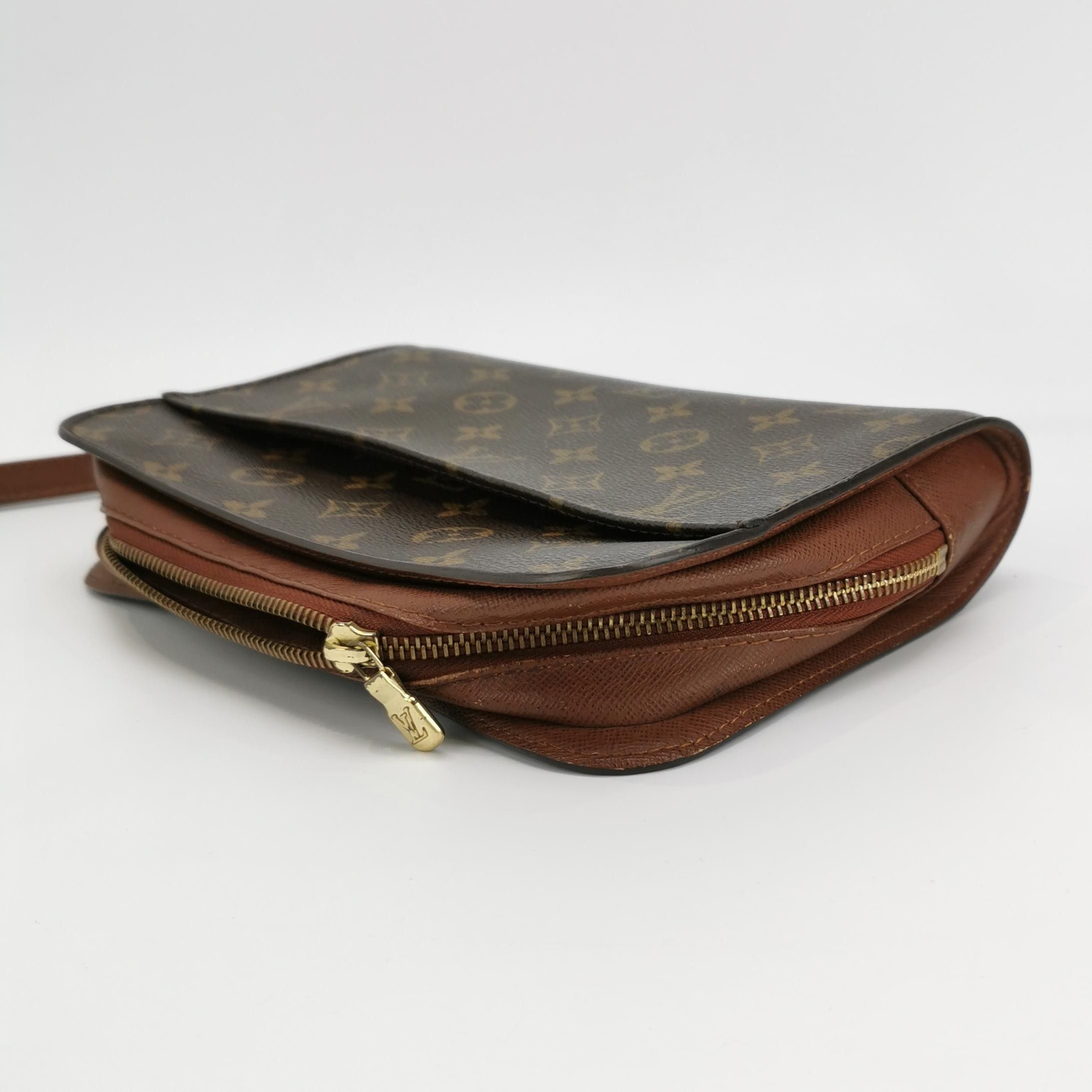 Louis Vuitton Louis Vuitton (LV) Cowhide Monogram Print Zipper Clutch -y2 Size ONE SIZE - 8 Thumbnail