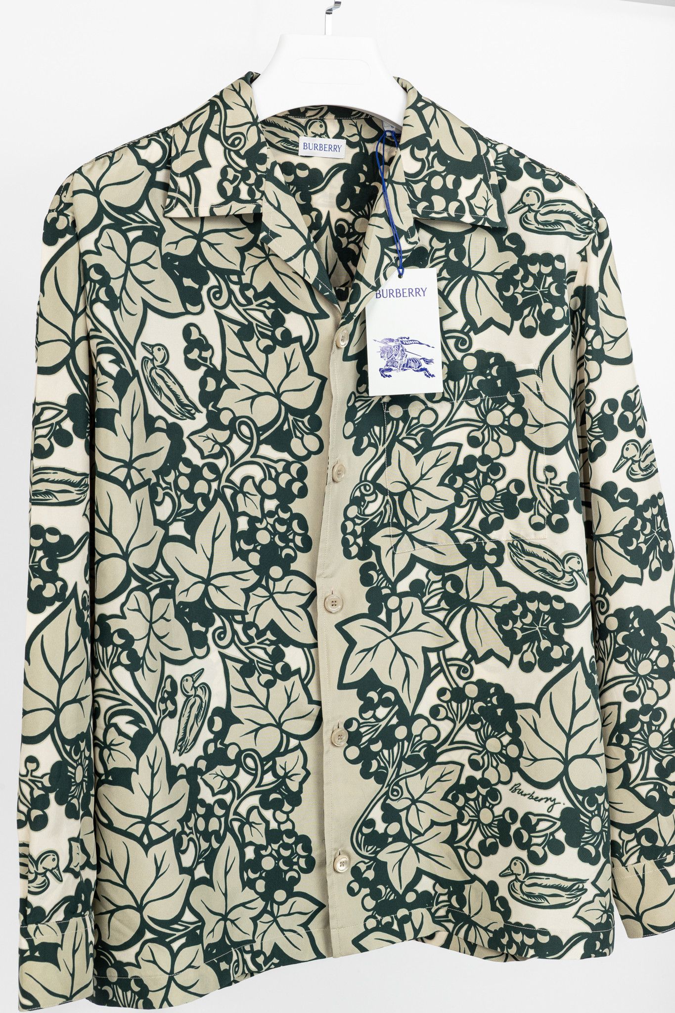 Burberry Burberry Safari Silk Ivy-Print Buttoned Shirt Size S / US 4 / IT 40 - 3 Thumbnail