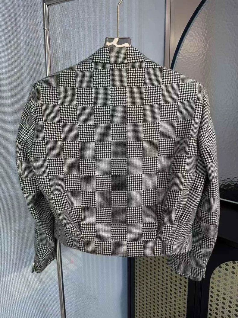 Louis Vuitton Louis Vuitton Black and white houndstooth cropped blazer ja Size US S / EU 44-46 / 1 - 2 Thumbnail