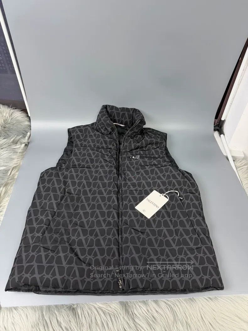 Valentino Valentino Monogram print stand-up collar zipper sleeveless Size US S / EU 44-46 / 1 - 1 Thumbnail