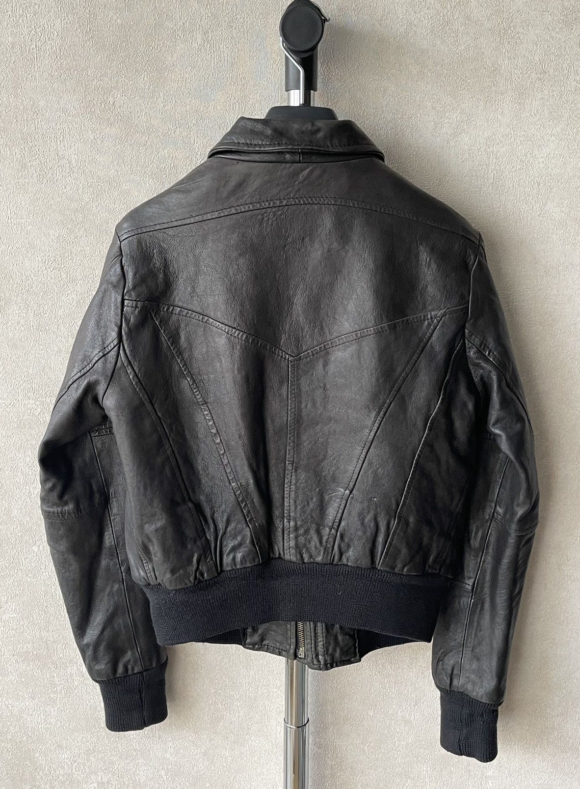 Imperial Vintage IMPERIAL Cropped Black Leather Bomber Jacket Italy Size S / US 4 / IT 40 - 16 Thumbnail