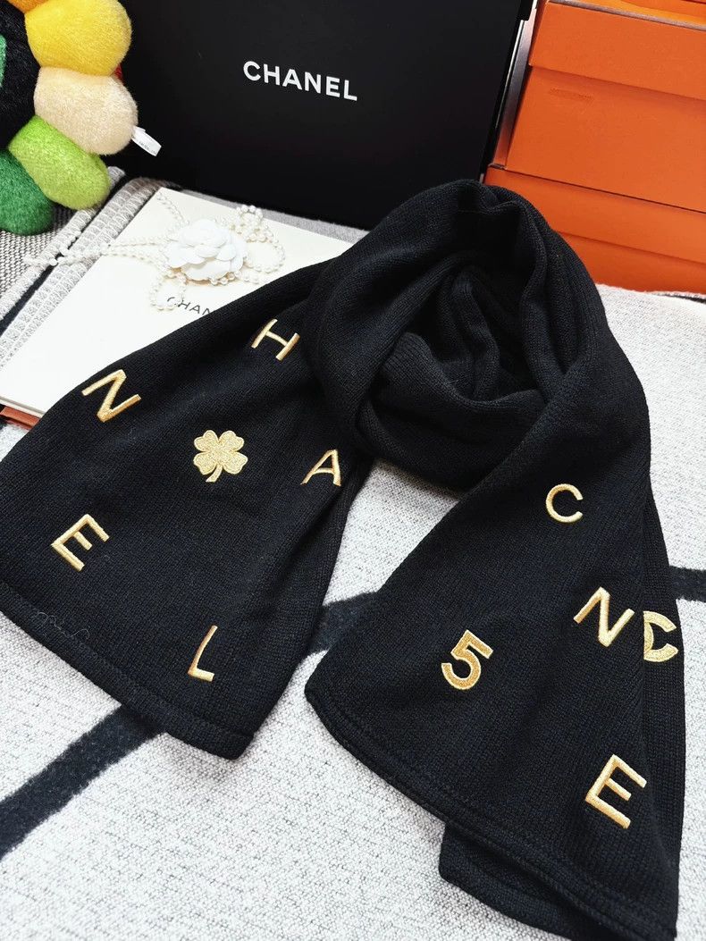 Chanel Chanel Black and gold sequin pattern multi-element knitted Size ONE SIZE - 1 Thumbnail