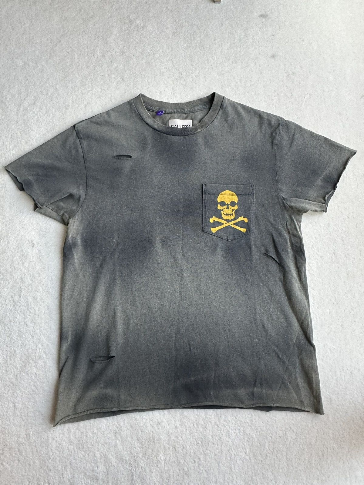 Gallery Dept. Gallery Dept skull and crossbones Hollywood logo t shirt Size US S / EU 44-46 / 1 - 19 Thumbnail