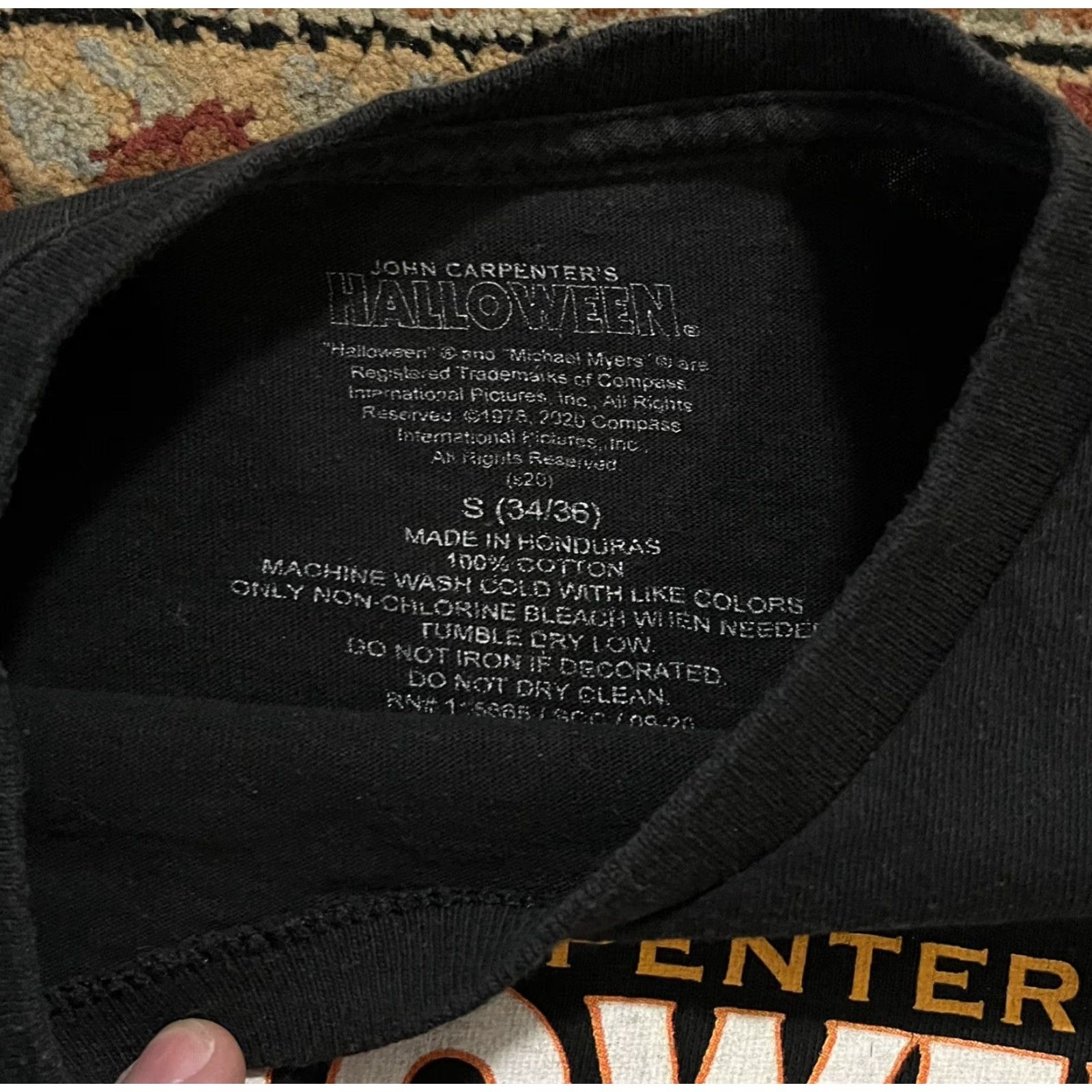 Vintage Halloween Shirt Mens Small Black John Carpenter 2015 Horror Movie Short Sleeve Size US S / EU 44-46 / 1 - 4 Thumbnail