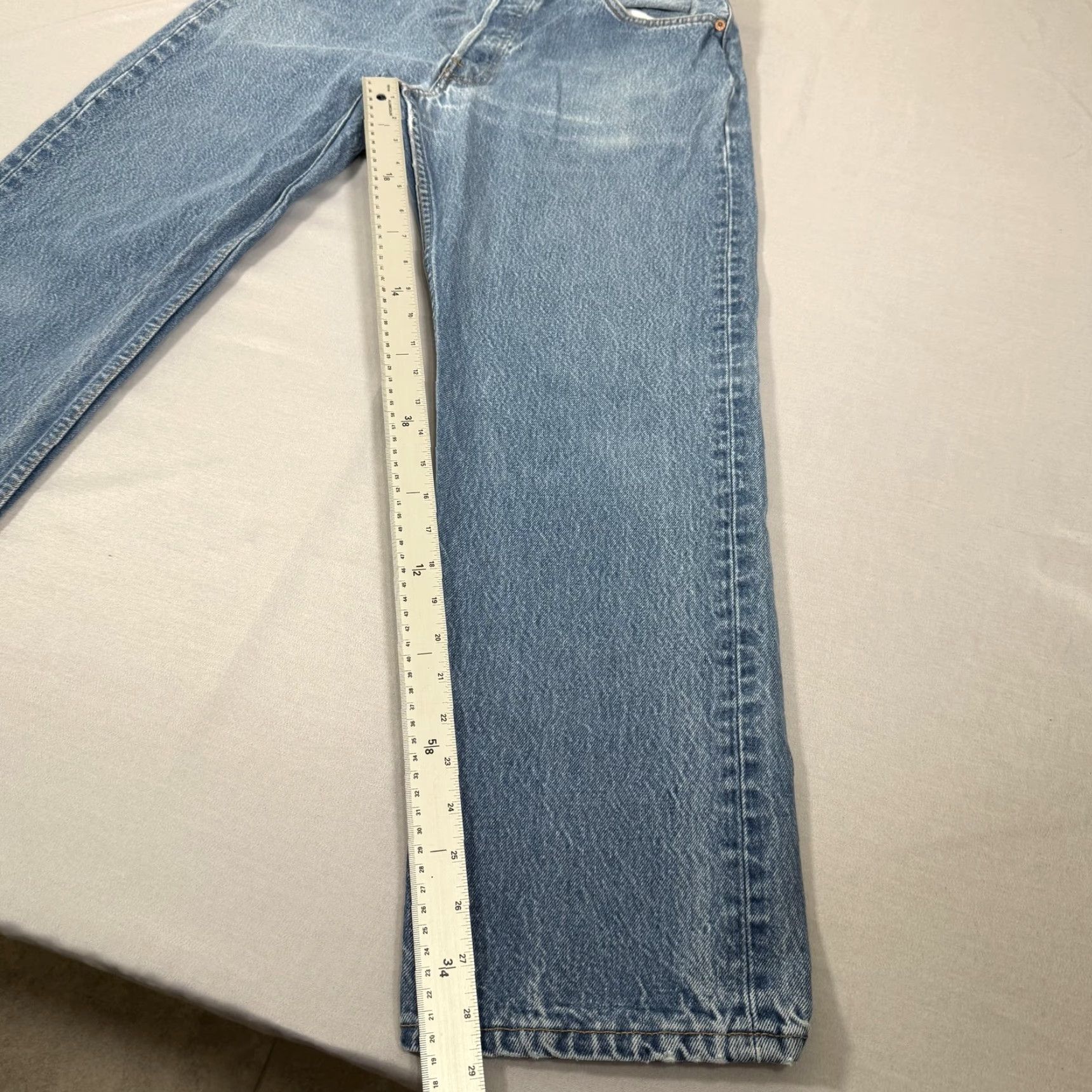 Levi's VINTAGE Levi's 501 Jeans Mens 32x29 Denim Blue Straight Fit 5-Pocket Button Fly 90s USA Size US 32 / EU 48 - 4 Thumbnail