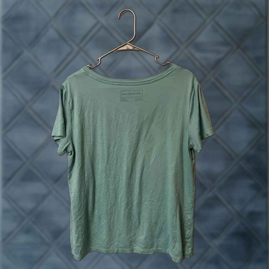 Eddie Bauer Eddie Bauer T-Shirt Women's M Blue Short Sleeve V-Neck Polyester Blend Size M / US 6-8 / IT 42-44 - 1 Thumbnail