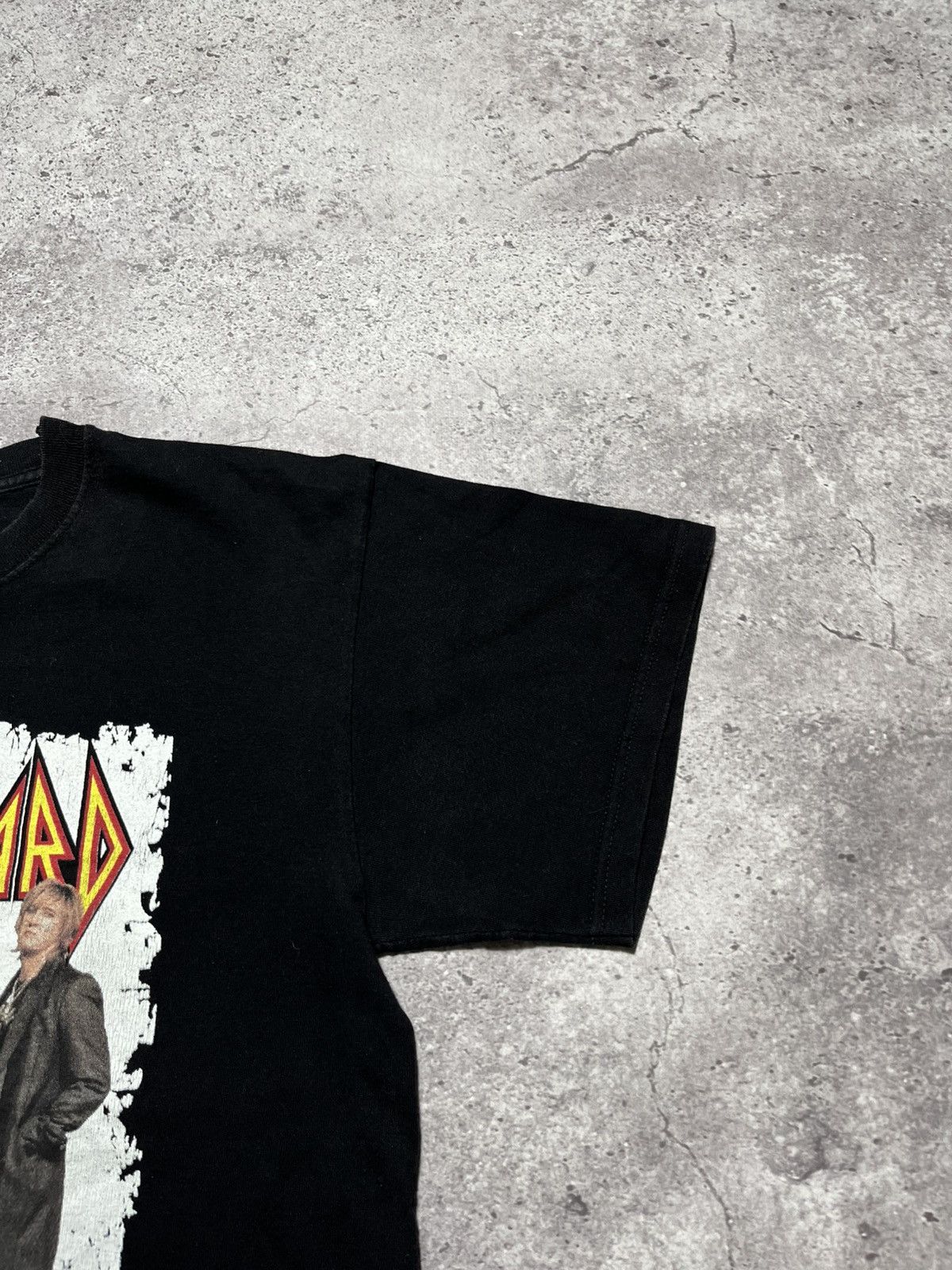 Band Tees Man's Vintage 2011 DEF LEPPARD Tour Band Tee Size US L / EU 52-54 / 3 - 6 Thumbnail
