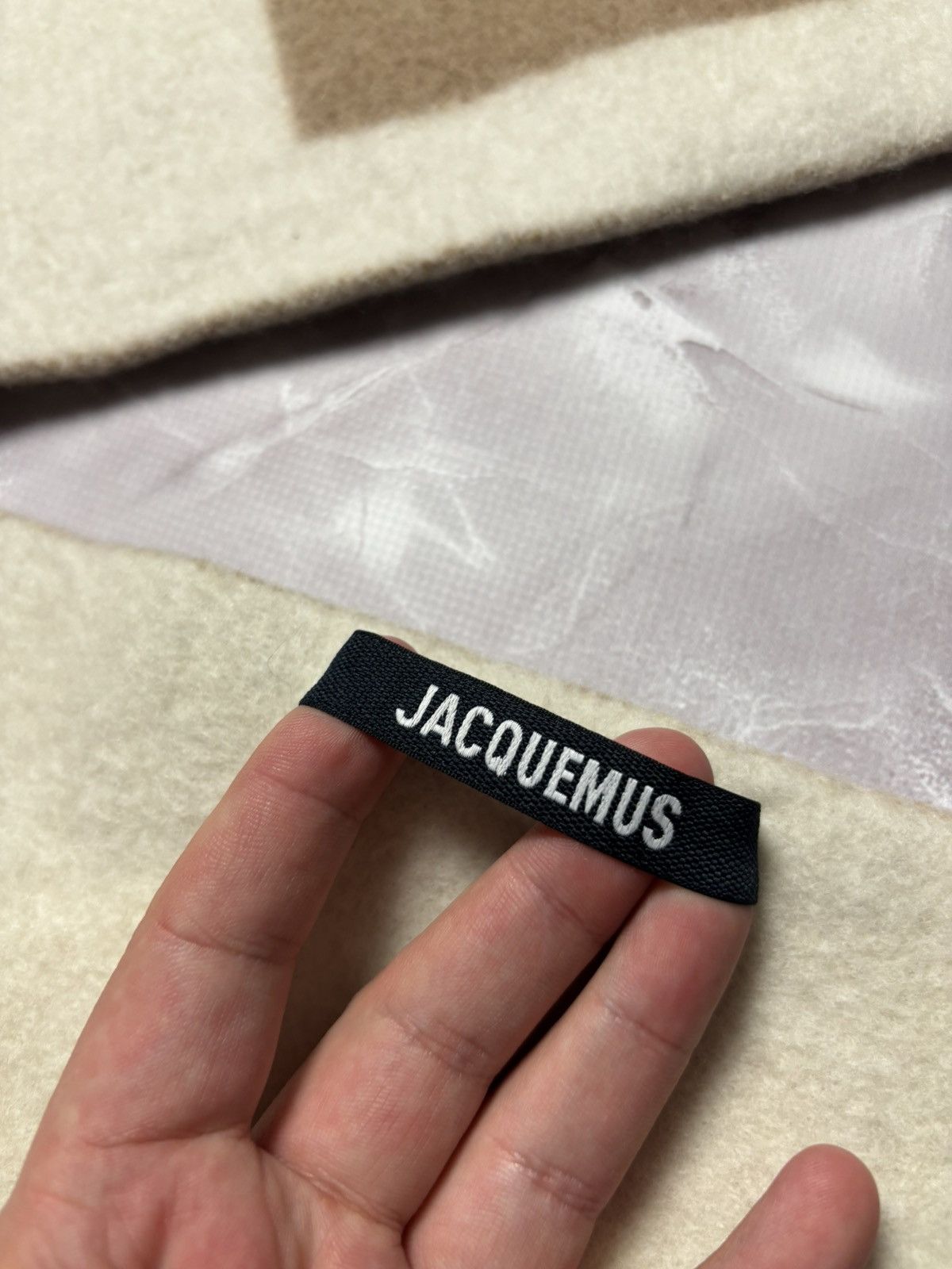 Jacquemus JACQUEMUS Rond Carre Scarf in Beige Size ONE SIZE - 7 Thumbnail