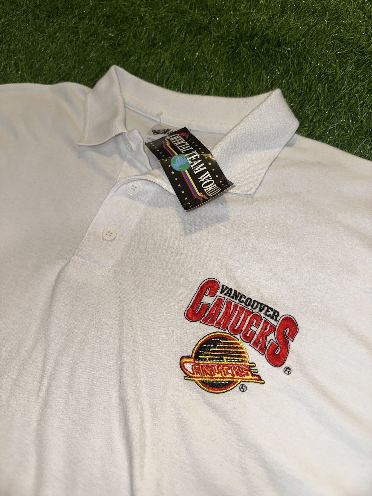 NHL Vintage nhl vancouver canucks flying skate polo shirt size L Size US L / EU 52-54 / 3 - 2 Thumbnail
