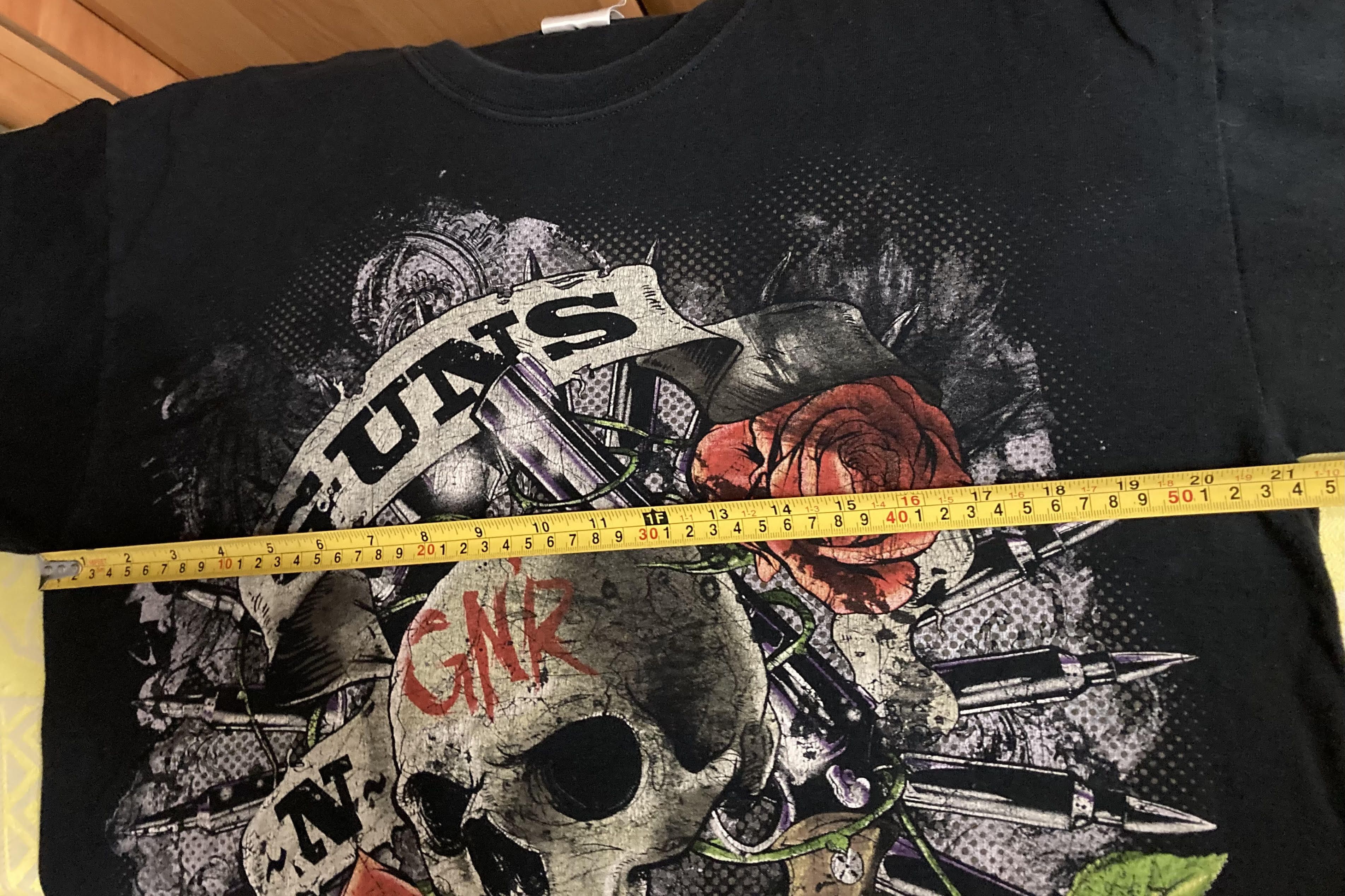 Band Tees Vintage Guns N Roses Skull & Roses 2009 T-shirt Size US L / EU 52-54 / 3 - 9 Thumbnail