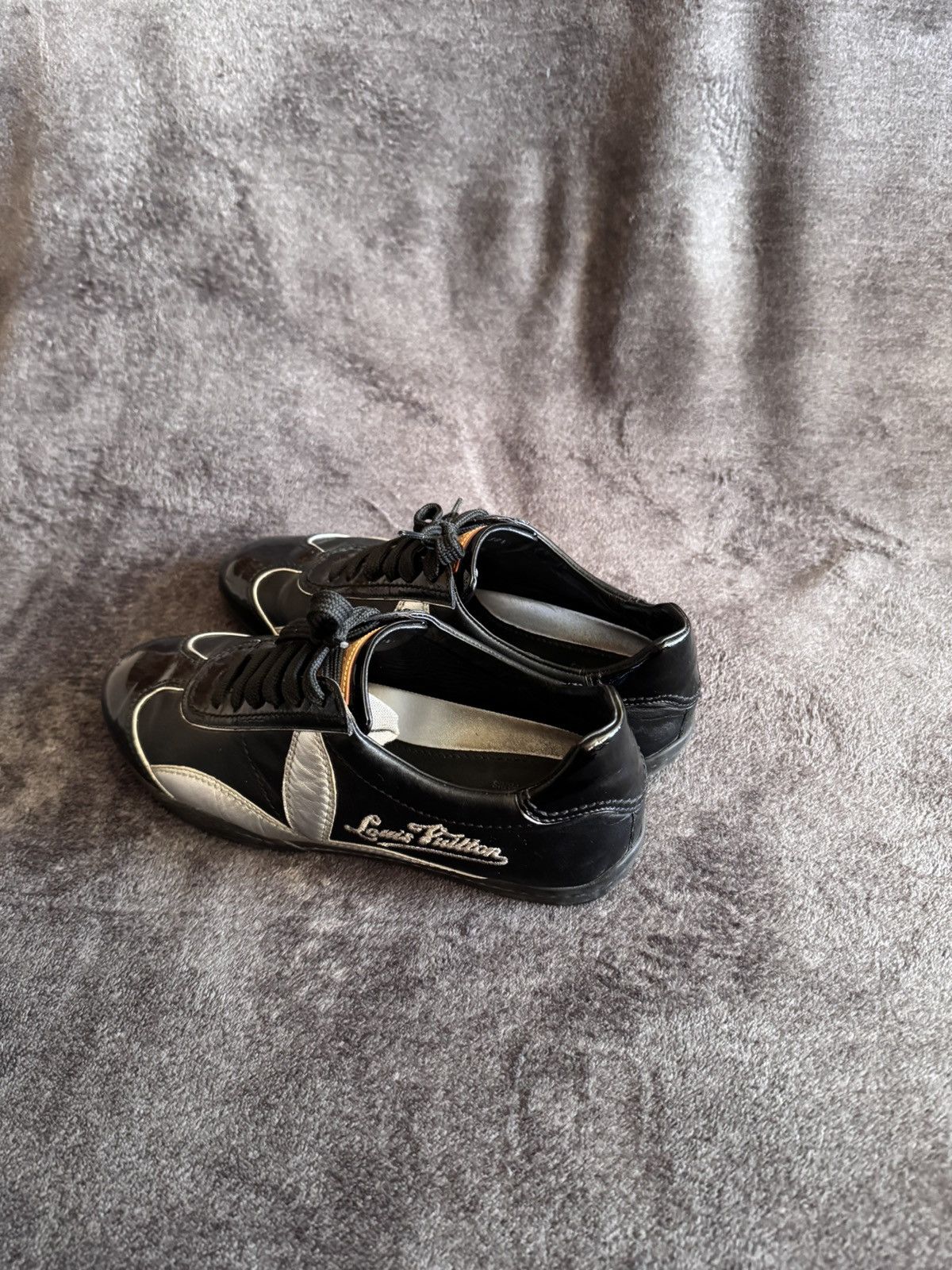 Louis Vuitton Luis Vuitton low-cut silver flower black leather sneakers Size US 7 / IT 37 - 6 Thumbnail