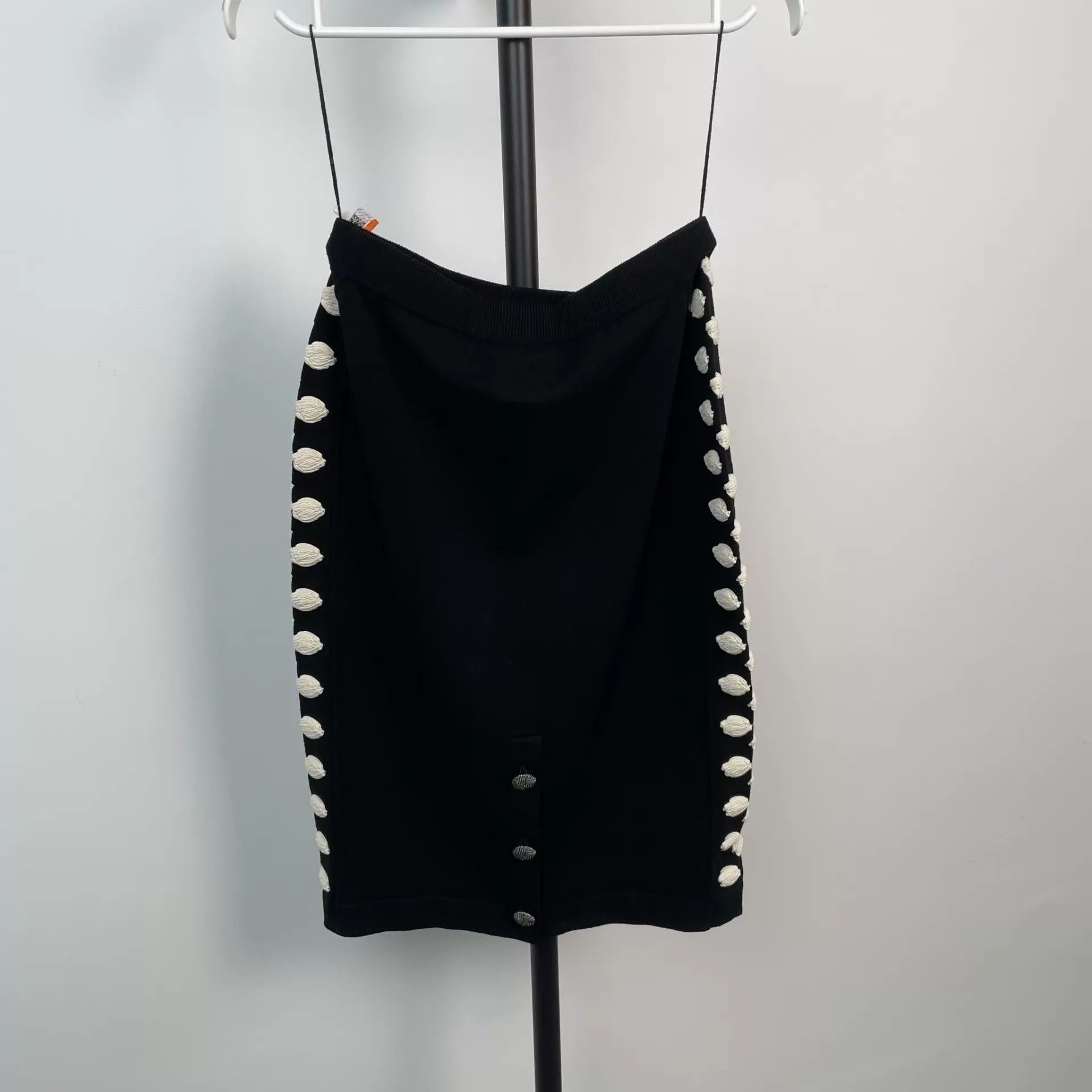 Chanel CHANEL Black & White Wool Tulip Skirt Size 36 Size 26" / US 2 / IT 38 - 1 Thumbnail
