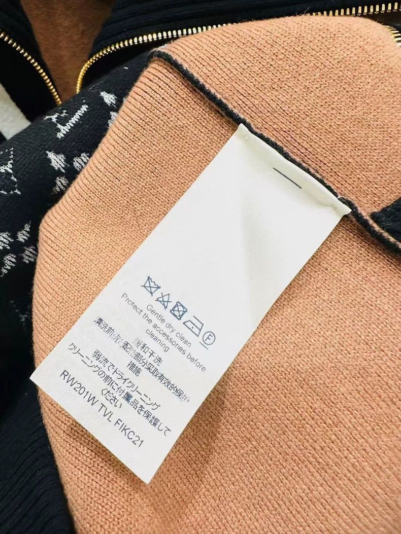 Louis Vuitton Louis Vuitton size xs Knitted waistcoat with logo vest Size 40R - 5 Thumbnail