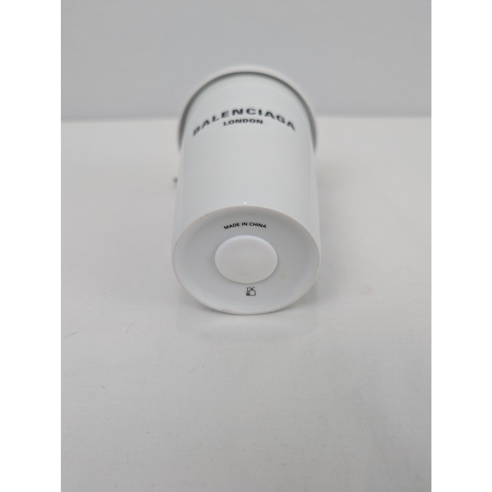 Balenciaga o1rshd1 Q:2 / Size:OS / London Porcelain Coffee Cup in White Size ONE SIZE - 3 Thumbnail