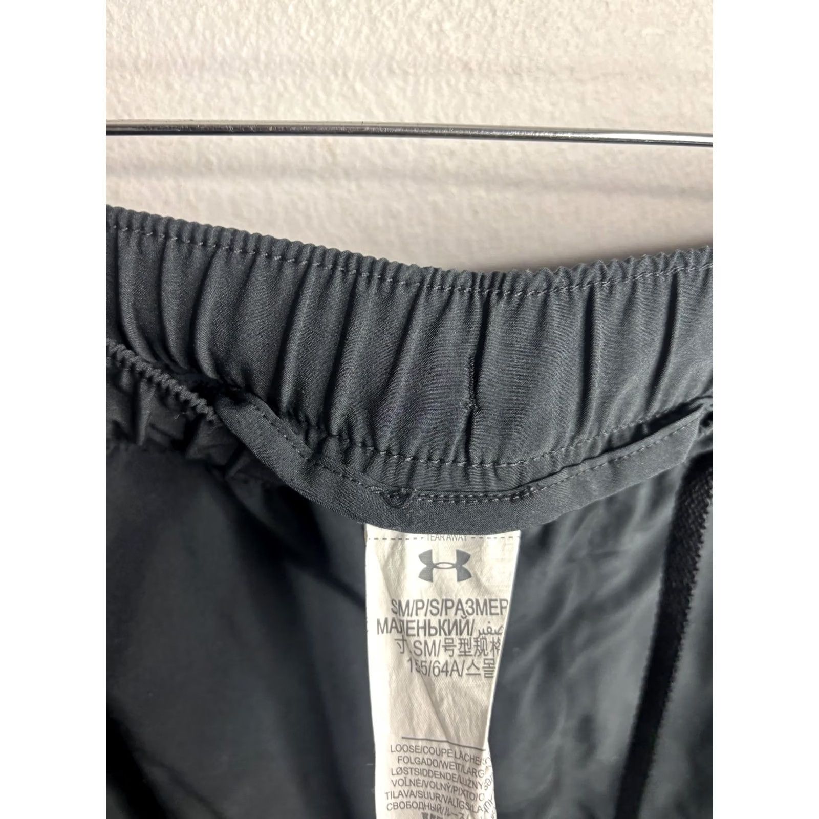 Under Armour Under Armour Pants Mens S Black Woven Jogger Elastic Athletic Training Sets Pockets Gym & Training Mens Front Qt Logo Size US 29 - 4 Thumbnail