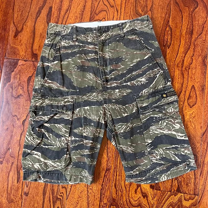 Neighborhood Neighborhood Camouflage Tiger Stripe Shorts Size US 30 / EU 46 - 1 Thumbnail