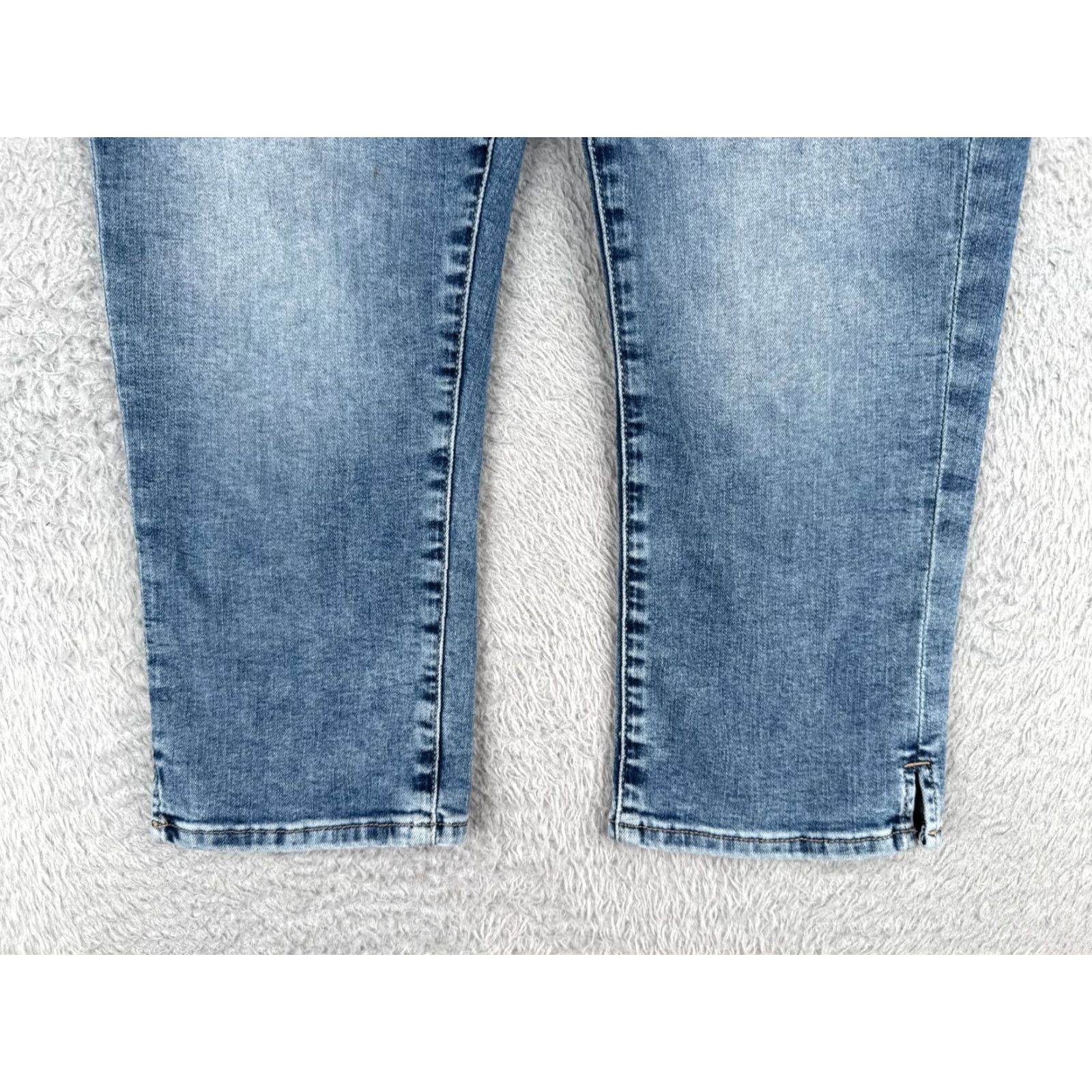 Vintage St. John's Bay Women's Capri Jeans Size 10 Blue Denim Mid Rise 30x20 Comfort Stretch Distressed Size 32" / US 10 / IT 46 - 2 Thumbnail