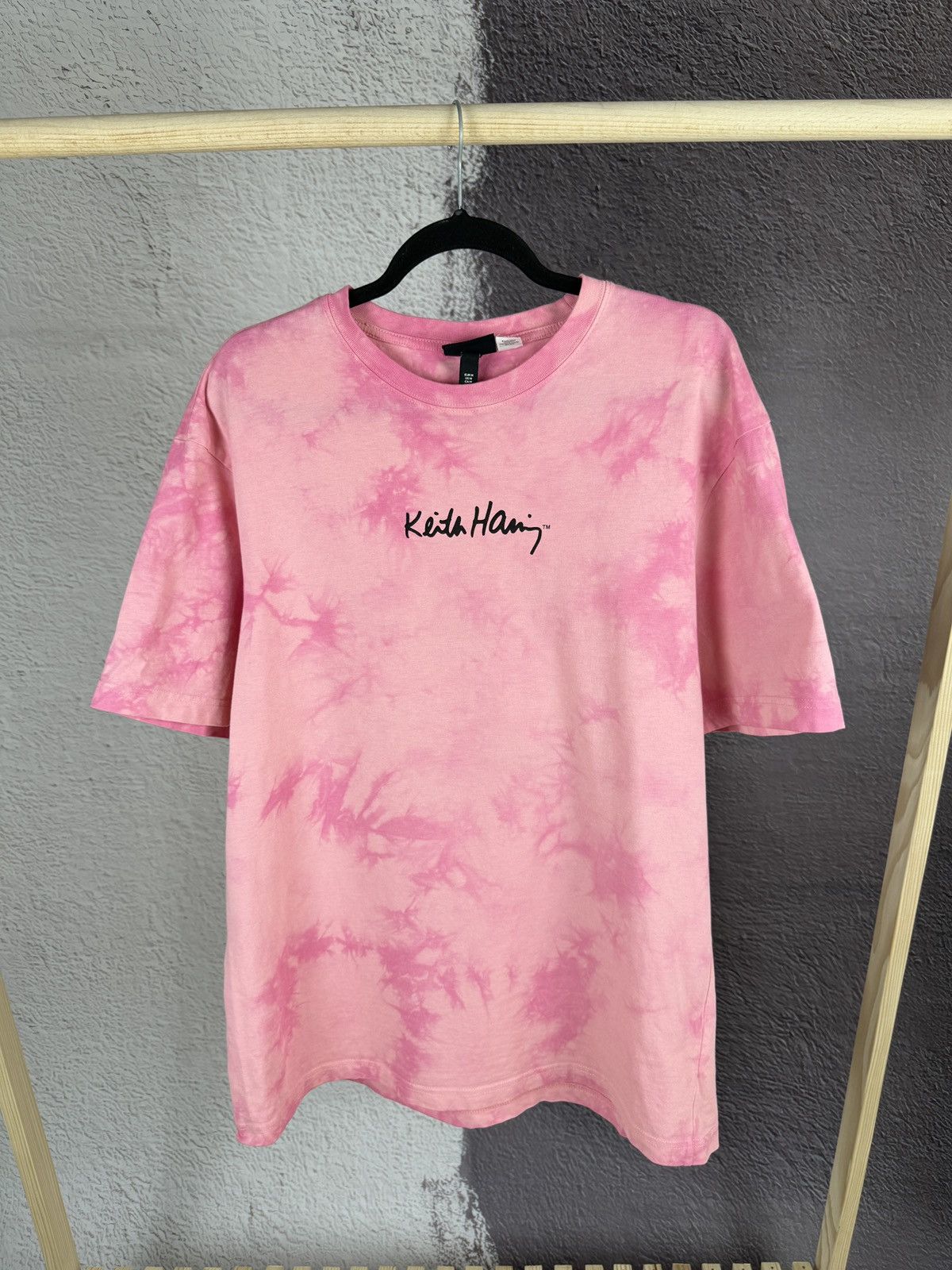 H&M × Keith Haring H&M x Keith Haring big logo tie dye relaxed fit tee shirt Size US M / EU 48-50 / 2 - 1 Thumbnail
