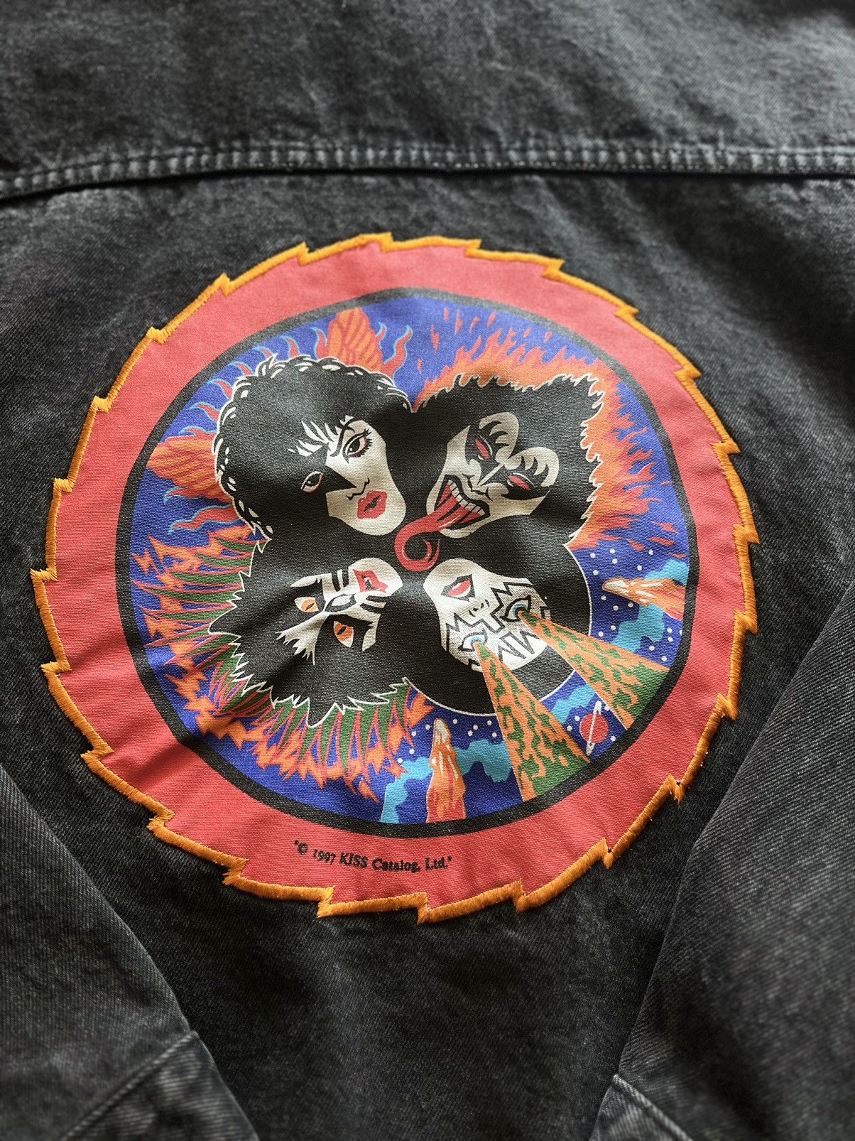 KISS × Vintage Vintage 1997 KISS black denim Jean jacket Size US XL / EU 56 / 4 - 4 Thumbnail