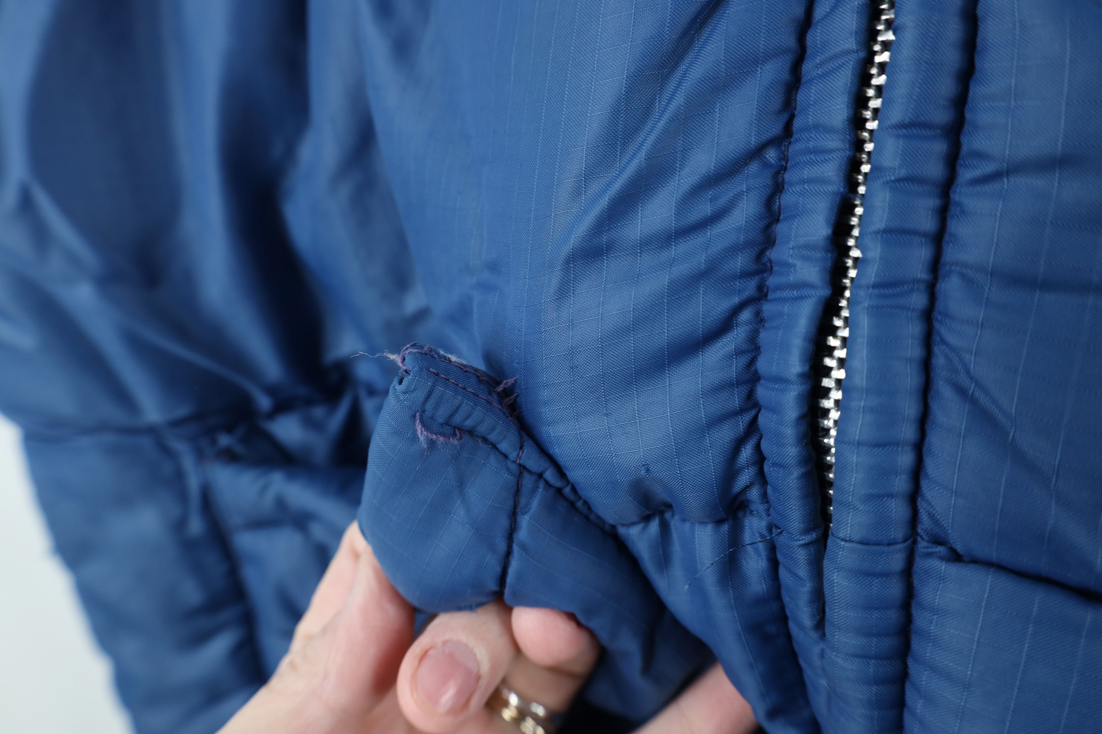 Vintage Vintage 70s Streetwear Boxy Fit Puffer Vest Jacket Blue Size US S / EU 44-46 / 1 - 7 Thumbnail
