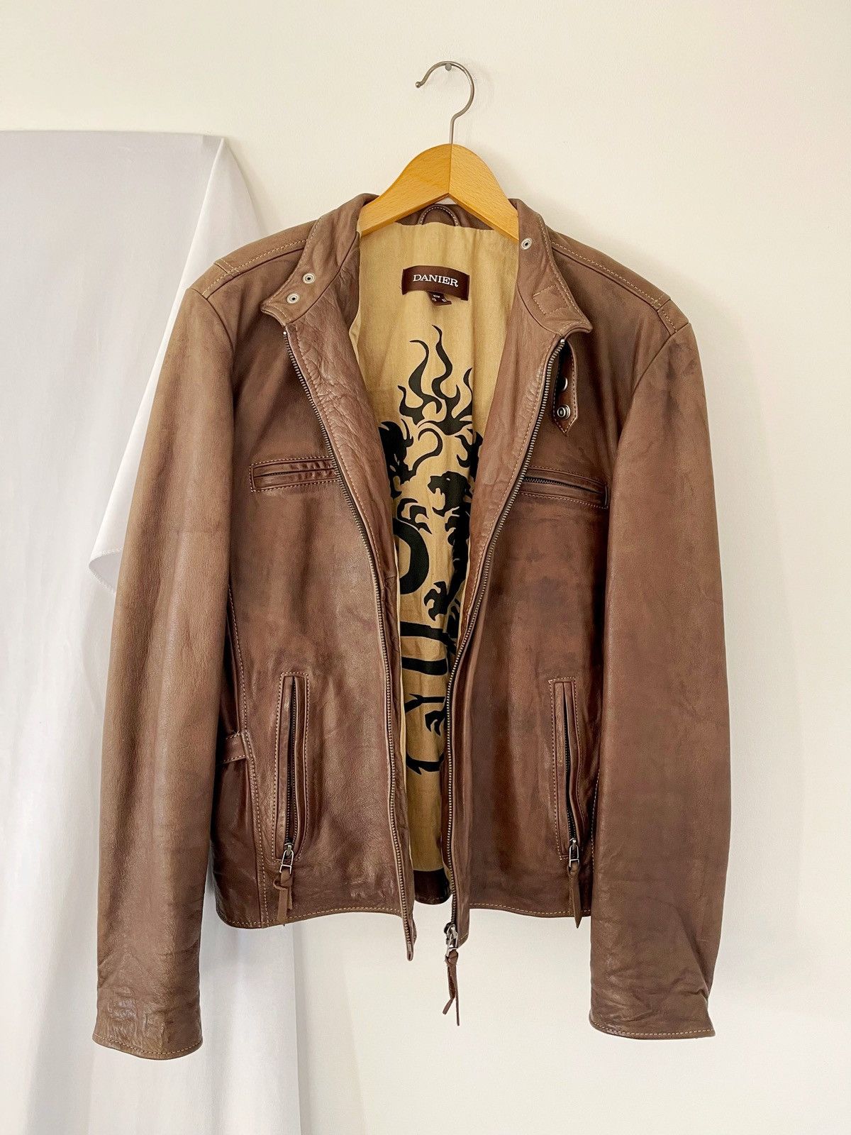 Fits size L 90s danier dragon lined racing leather jacket