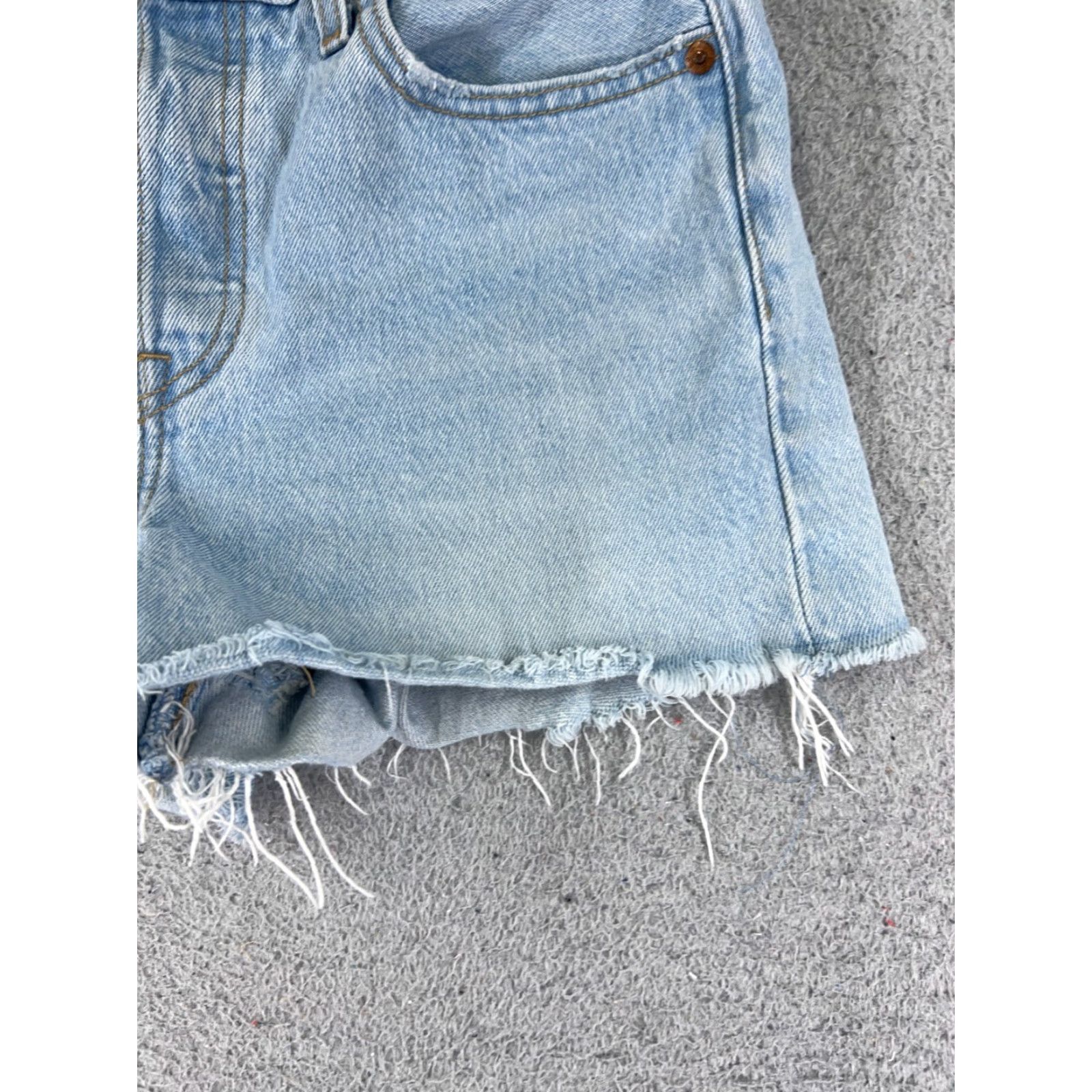 Levi's VINTAGE Levi's Shorts Womens 27 Cotton Denim Cutoff Light Wash 90s Casual Girls Size 27" / US 4 / IT 40 - 2 Thumbnail