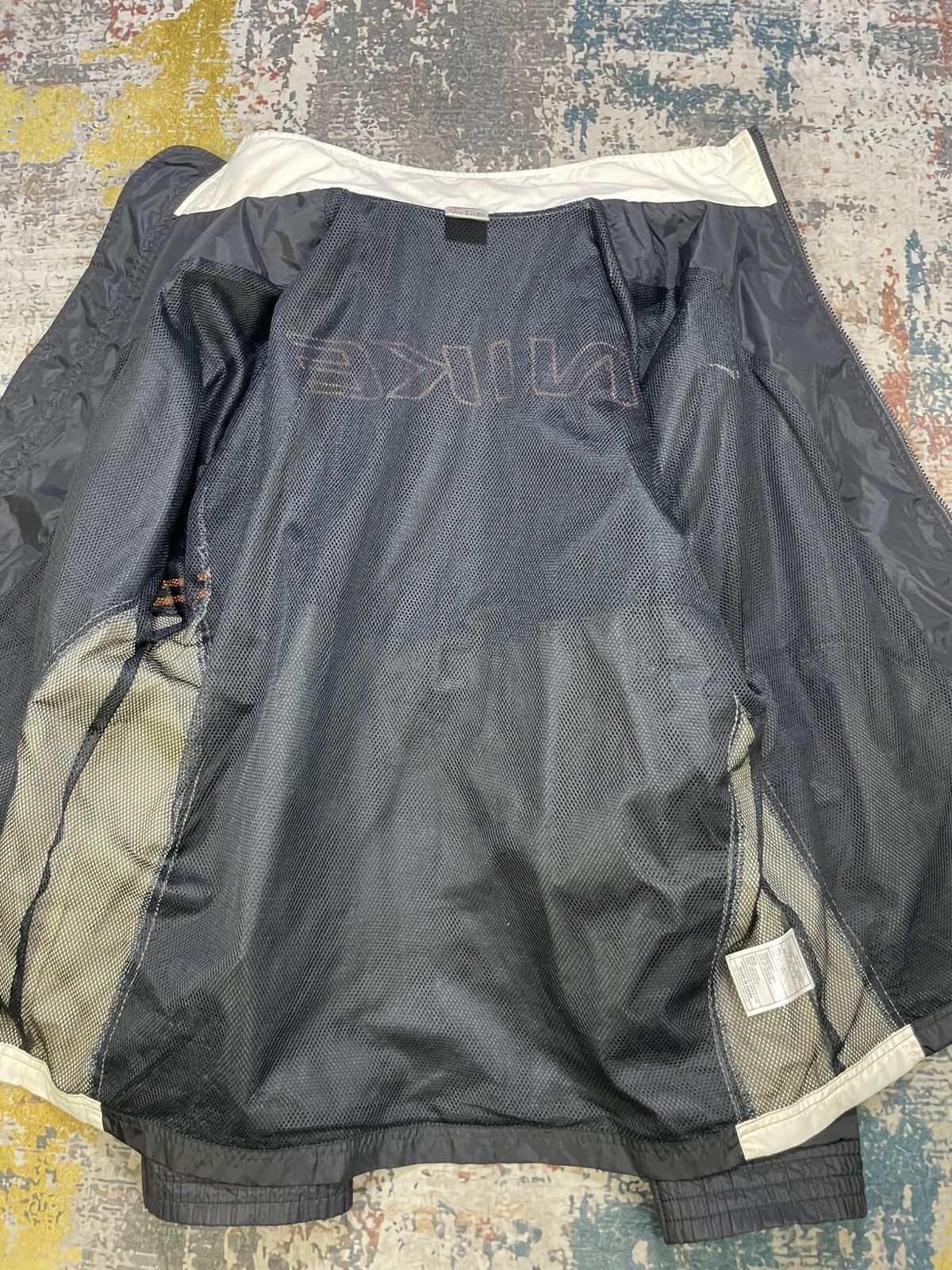 Nike Vtg 90s Nike Swoosh Back Hit Spellout Windbreaker Jacket Size US L / EU 52-54 / 3 - 11 Thumbnail
