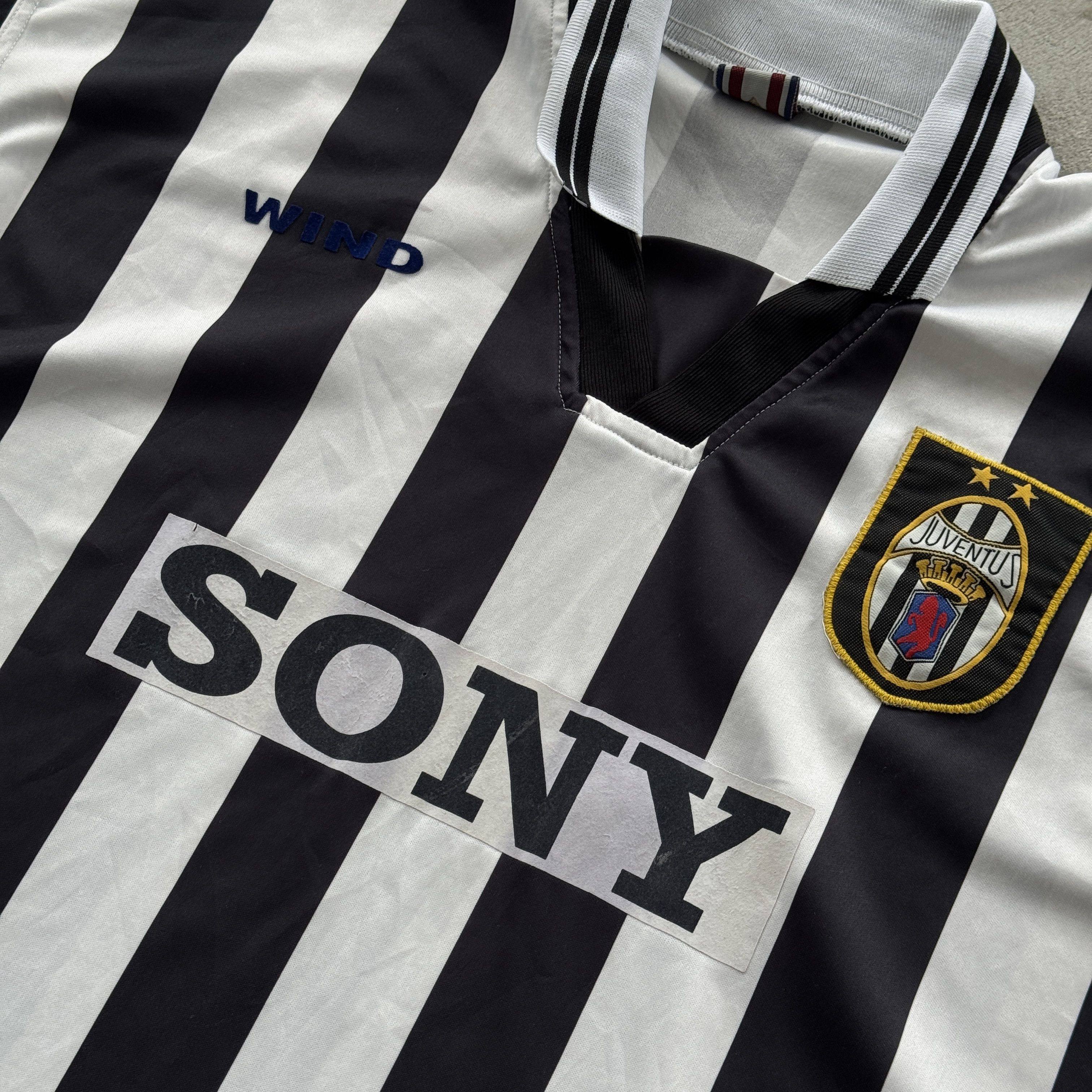 Vintage Vintage 90s Juventus Sony Football Jersey Tee Size US L / EU 52-54 / 3 - 4 Thumbnail