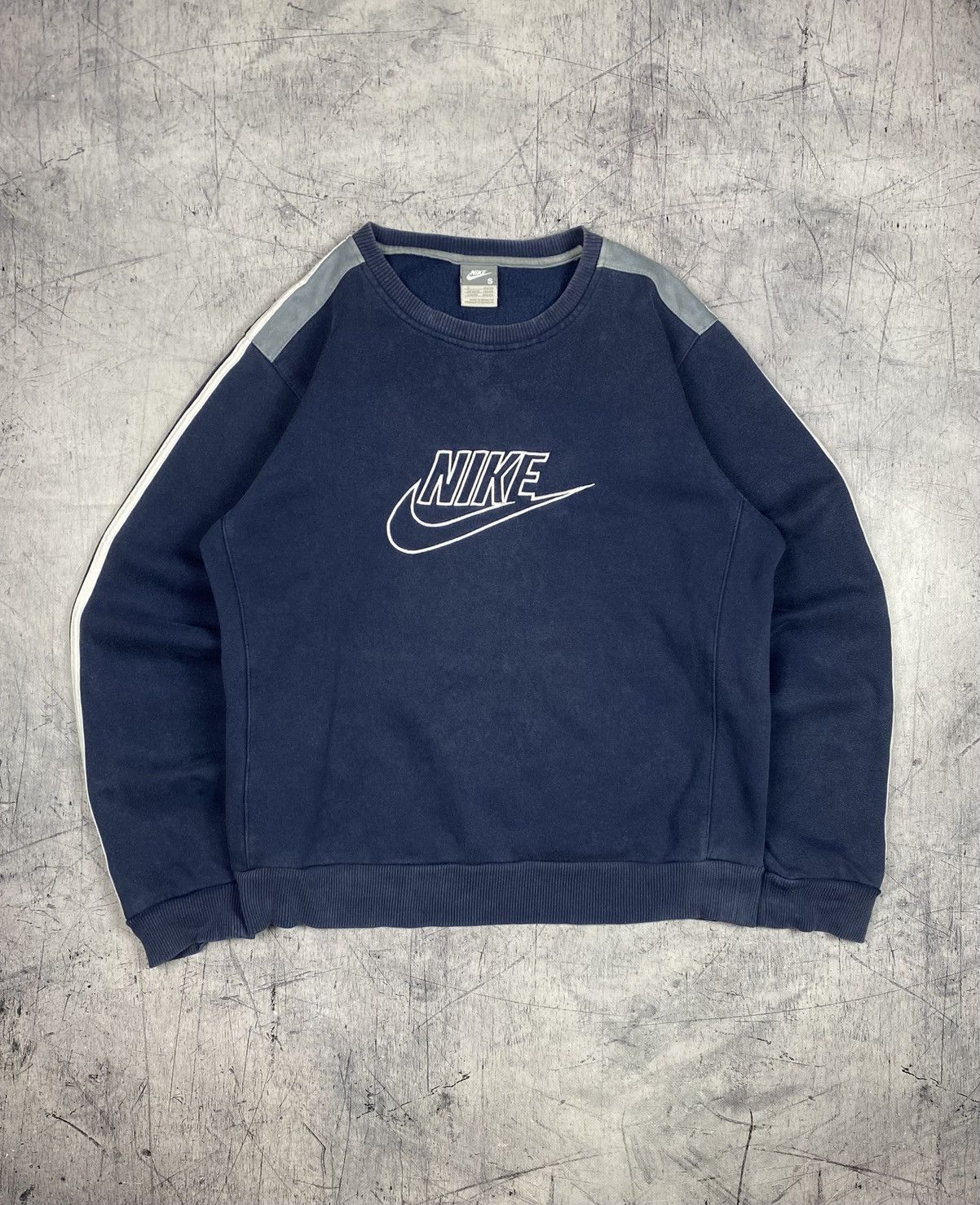 Nike Vintage Nike Swoosh Embroidered Logo Crewneck Sweatshirt Size US S / EU 44-46 / 1 - 2 Thumbnail
