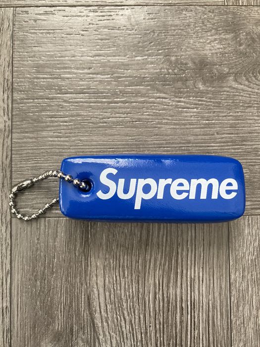 Supreme Supreme Floating Keychain (Blue) | Grailed