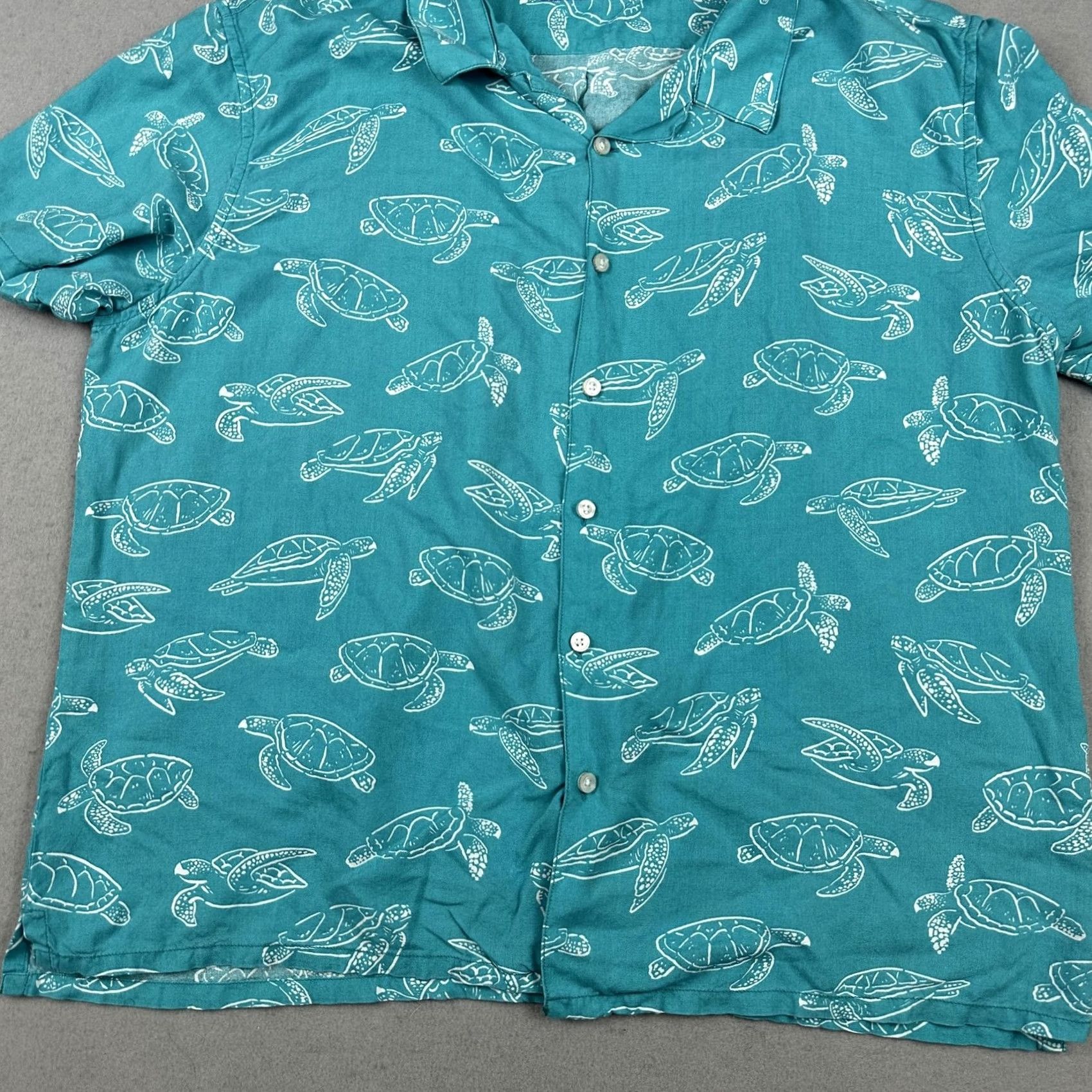 Chubbies Chubbies Shirt Men XL Blue Sea Turtle Print Aloha Short Sleeve Rayon Button Up Shirt Size US XL / EU 56 / 4 - 3 Thumbnail