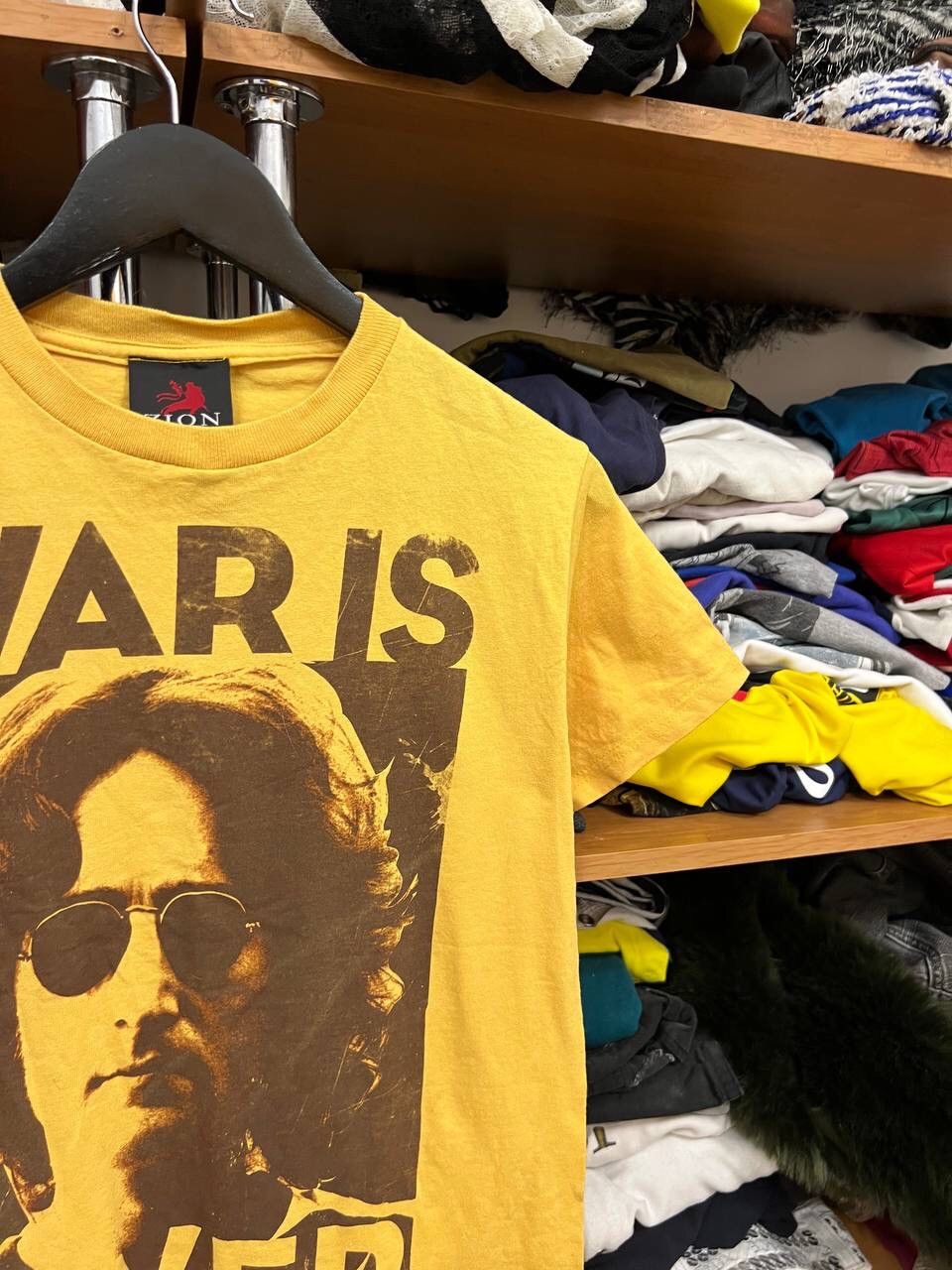 Vintage Vintage tshirt John lenon Zion Hype🔥 Rare 🔥 Size US S / EU 44-46 / 1 - 3 Thumbnail