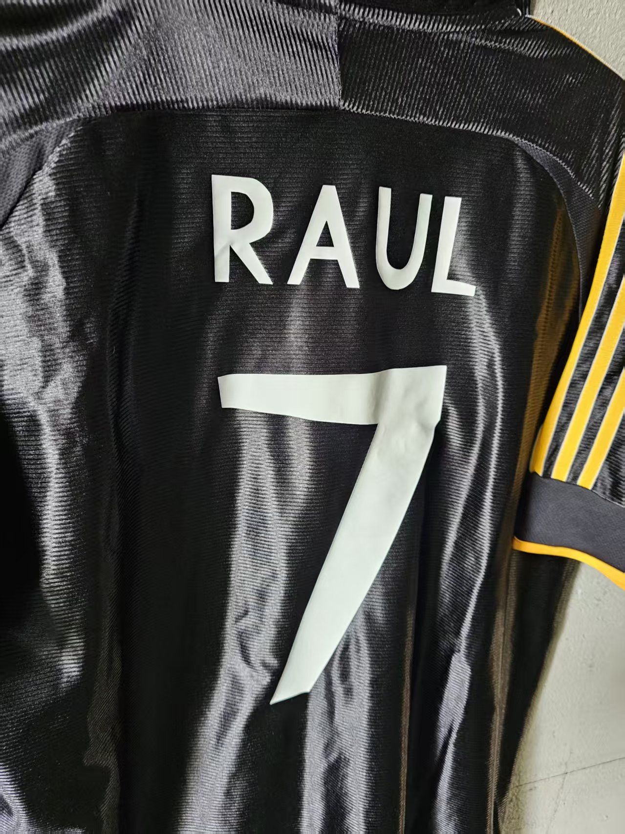 Other Vintage Real Madrid 7 Raul Jersey Size US L / EU 52-54 / 3 - 4 Thumbnail
