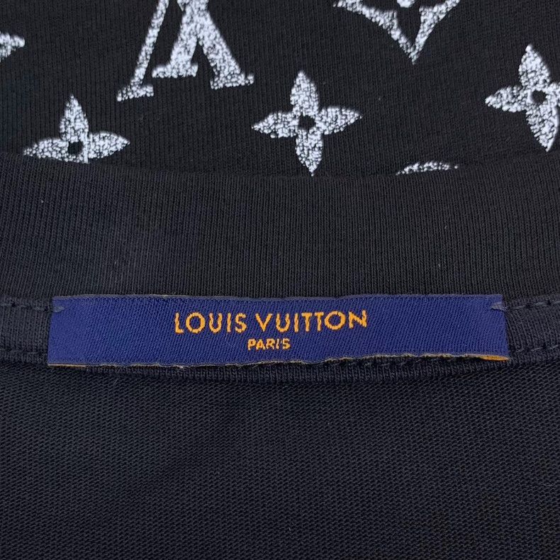 Louis Vuitton Louis Vuitton Black logo, full print, cotton, crewneck, sh Size US M / EU 48-50 / 2 - 5 Thumbnail