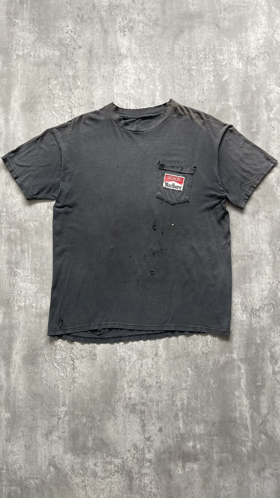 Band Tees × Vintage VINTAGE 1990S FADED MARLBORO POCKET TEE Size US XL / EU 56 / 4 - 1 Thumbnail