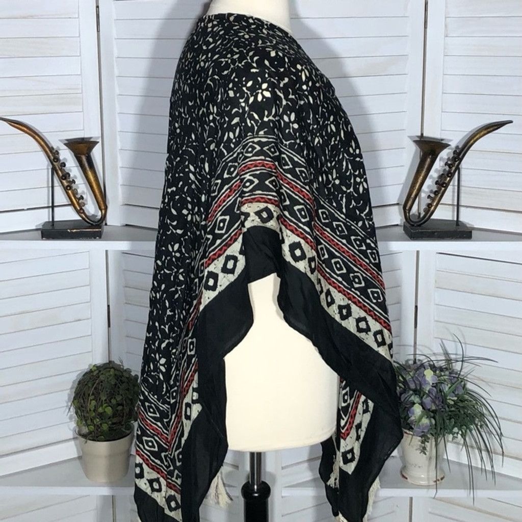 Vintage Poncho Shawl Boho Fringe Triangular 100% Rayon Black/Cream Size ONE SIZE - 3 Thumbnail