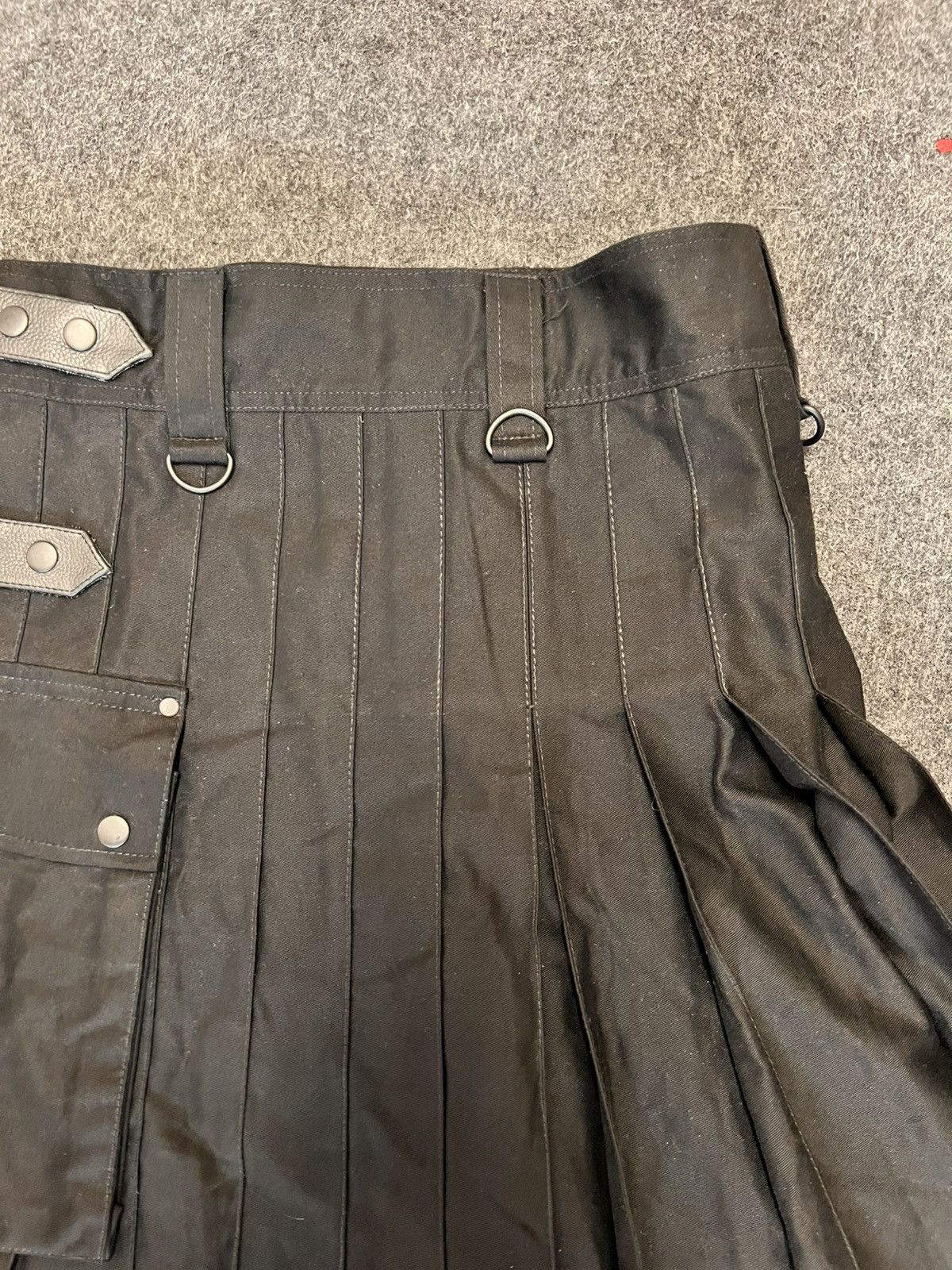 Designer × Japanese Brand Cotton Utility Kilt Black with Adjustable Leather Straps Size US 38 / EU 54 - 4 Thumbnail
