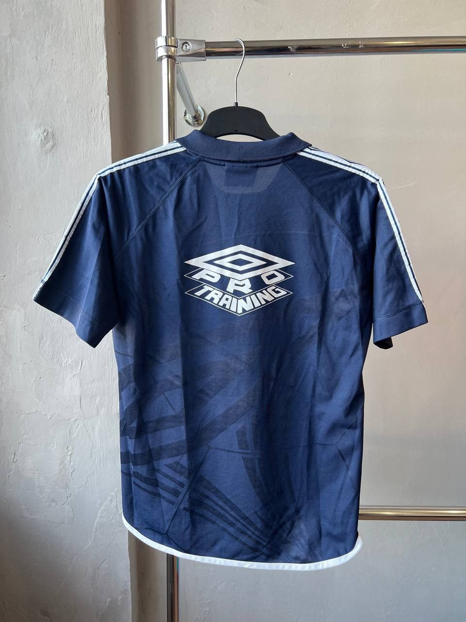 Umbro 1999/2000 CHELSEA FC RARE TRAINING SOCCER JERSEY SHIRT SZ M Size US M / EU 48-50 / 2 - 13 Thumbnail